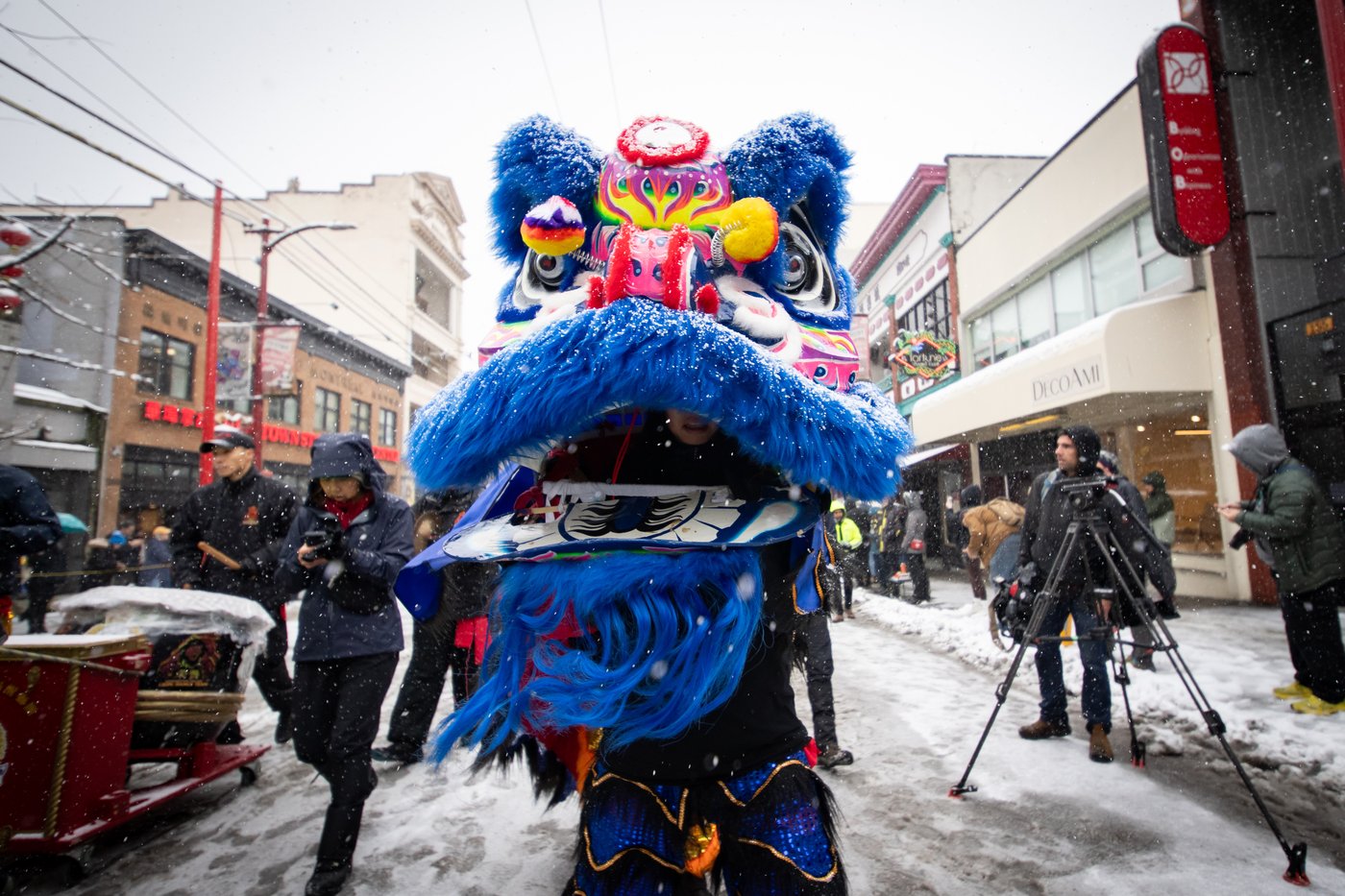 How three sisters honour mother's legacy at Vancouver's Lunar New Year parade | iNFOnews.ca