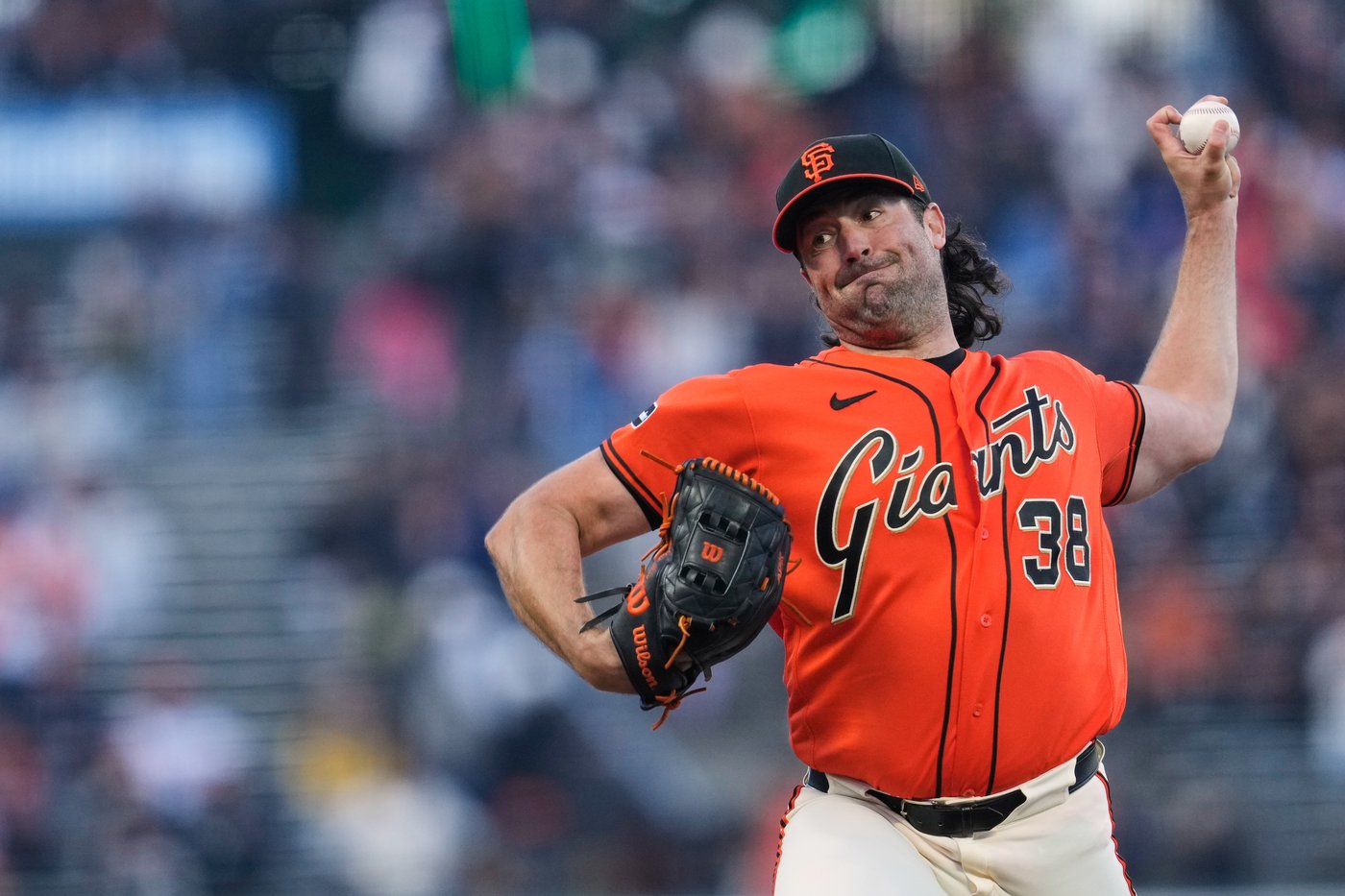 Rafael Devers goes deep and Robbie Ray pitches the Giants to a 5-2 win over the Pirates | iNFOnews.ca