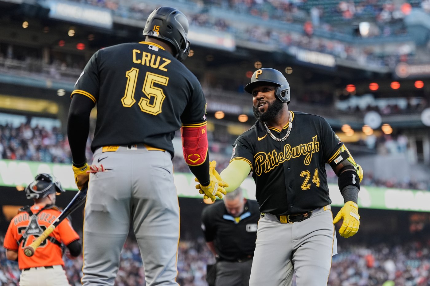 Rafael Devers goes deep and Robbie Ray pitches the Giants to a 5-2 win over the Pirates | iNFOnews.ca