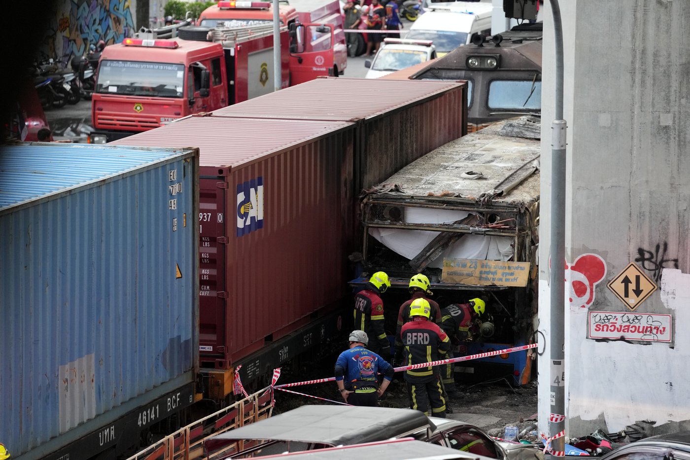 A cargo train hits a public bus at a Bangkok rail crossing, killing at least 8 | iNwheels