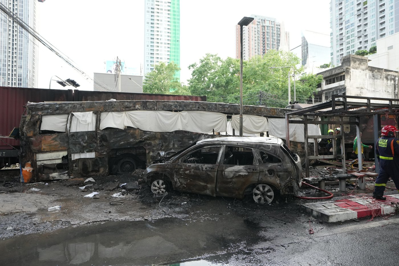 A cargo train hits a public bus at a Bangkok rail crossing, killing at least 8 | iNwheels