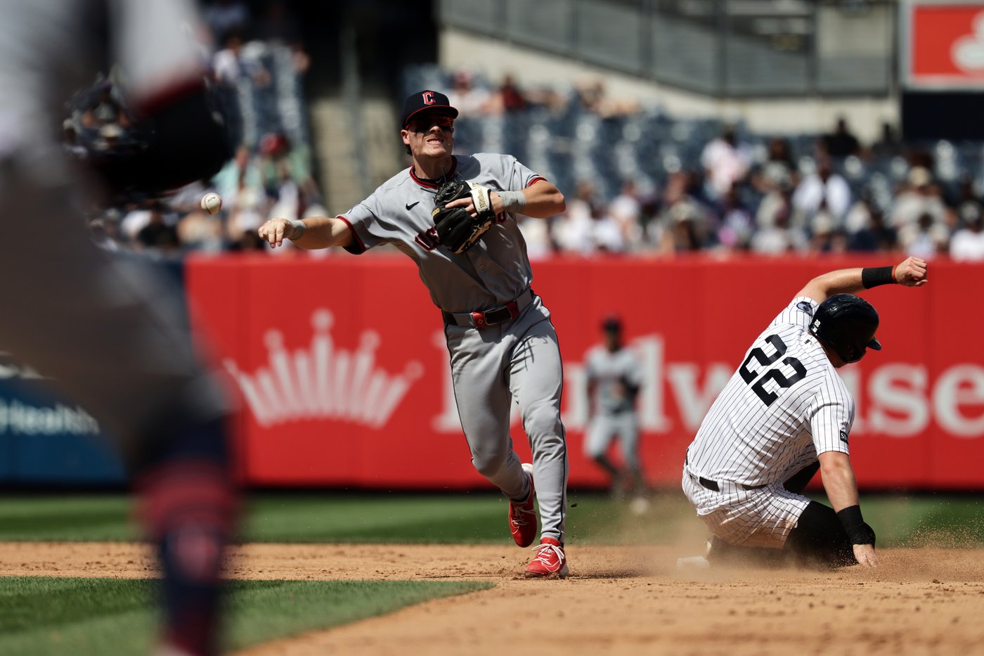 McMahon hits go-ahead RBI single in 7th as Yankees beat Guardians 2-1 to avoid 3-game sweep | iNFOnews.ca