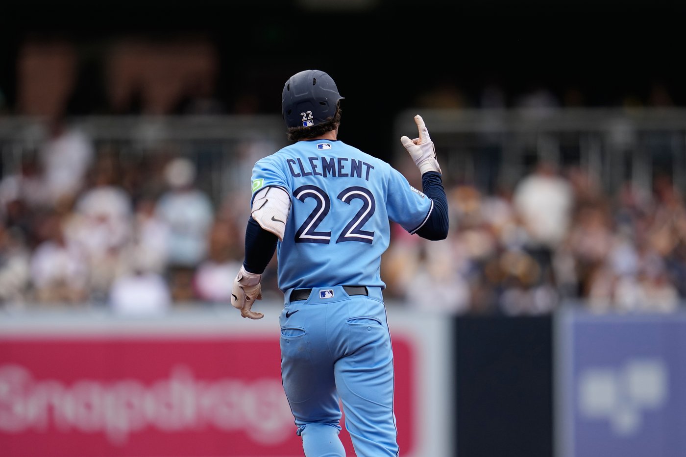 Machado leads late rally as Padres beat Blue Jays 5-4 | iNFOnews.ca