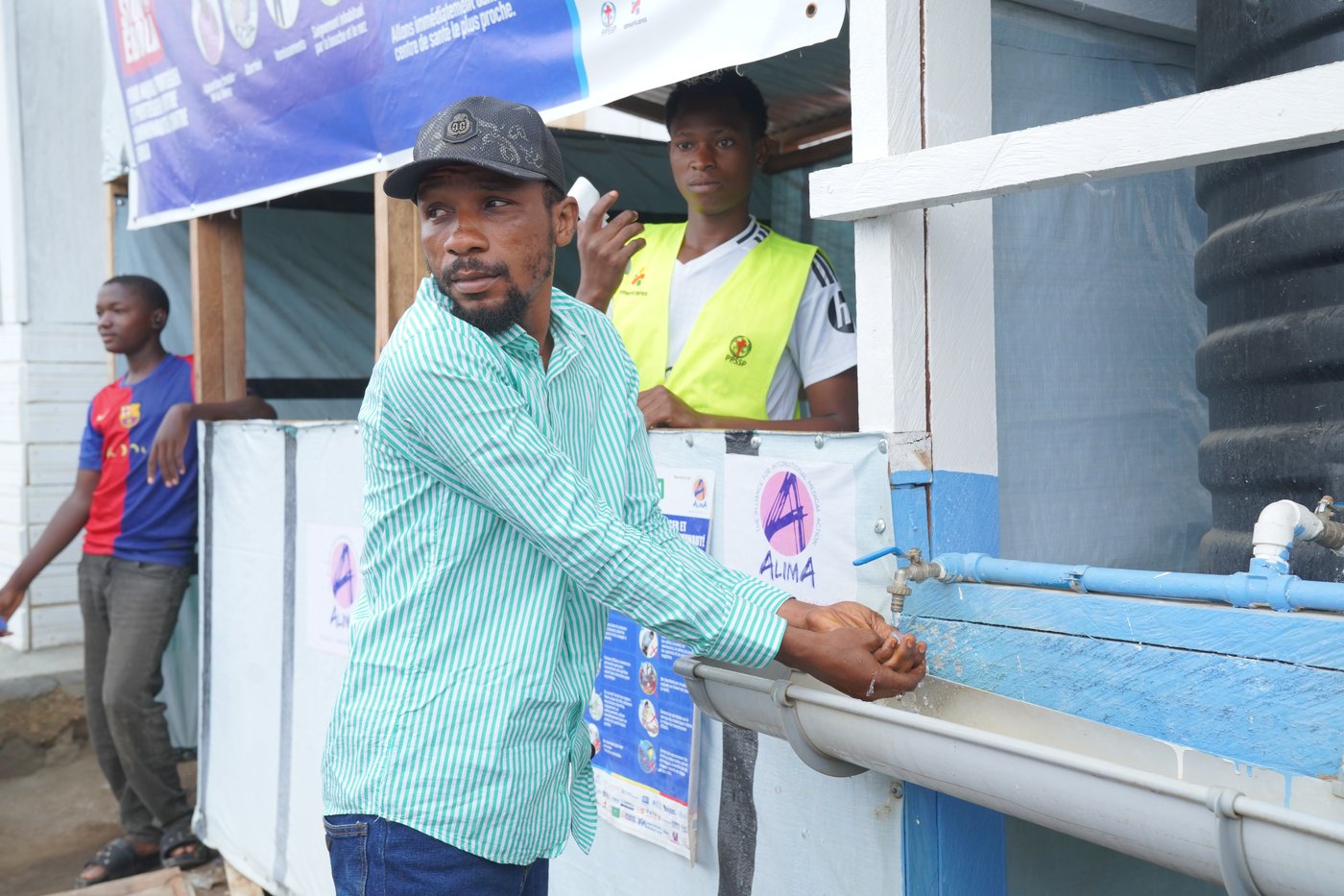 One man works to slow the fastest-growing Ebola outbreak in history, and he's doing it unpaid | iNFOnews.ca One man works to slow the fastest-growing Ebola outbreak in history, and he's doing it unpaid | iNFOnews.ca