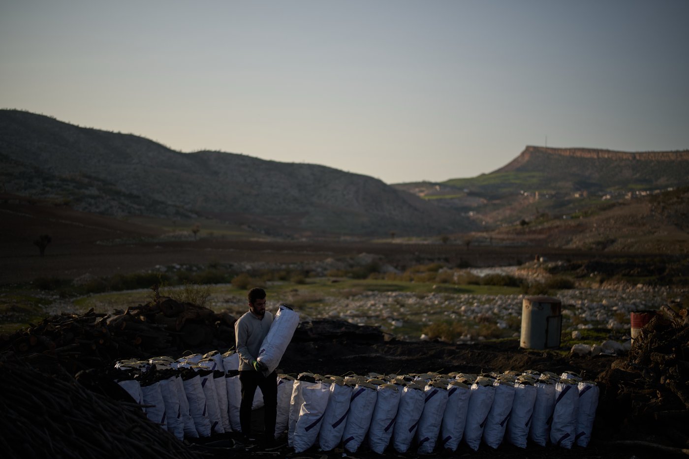 Photos: Charcoal workers in a quiet Kurdish village carry on as war unfolds | iNFOnews.ca