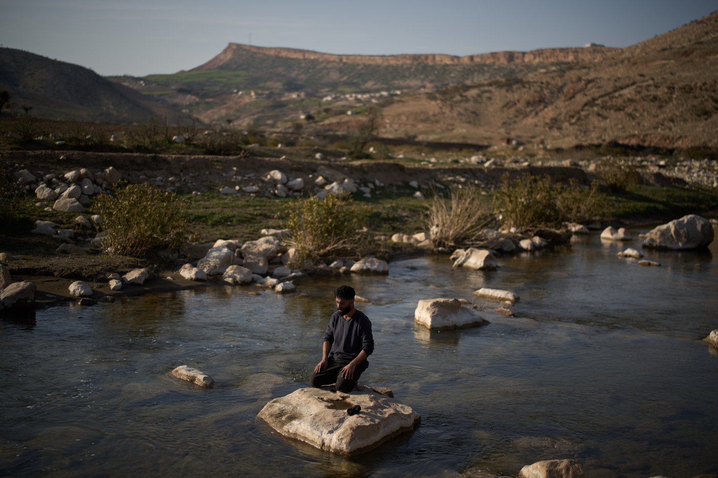 Photos: Charcoal workers in a quiet Kurdish village carry on as war unfolds | iNFOnews.ca