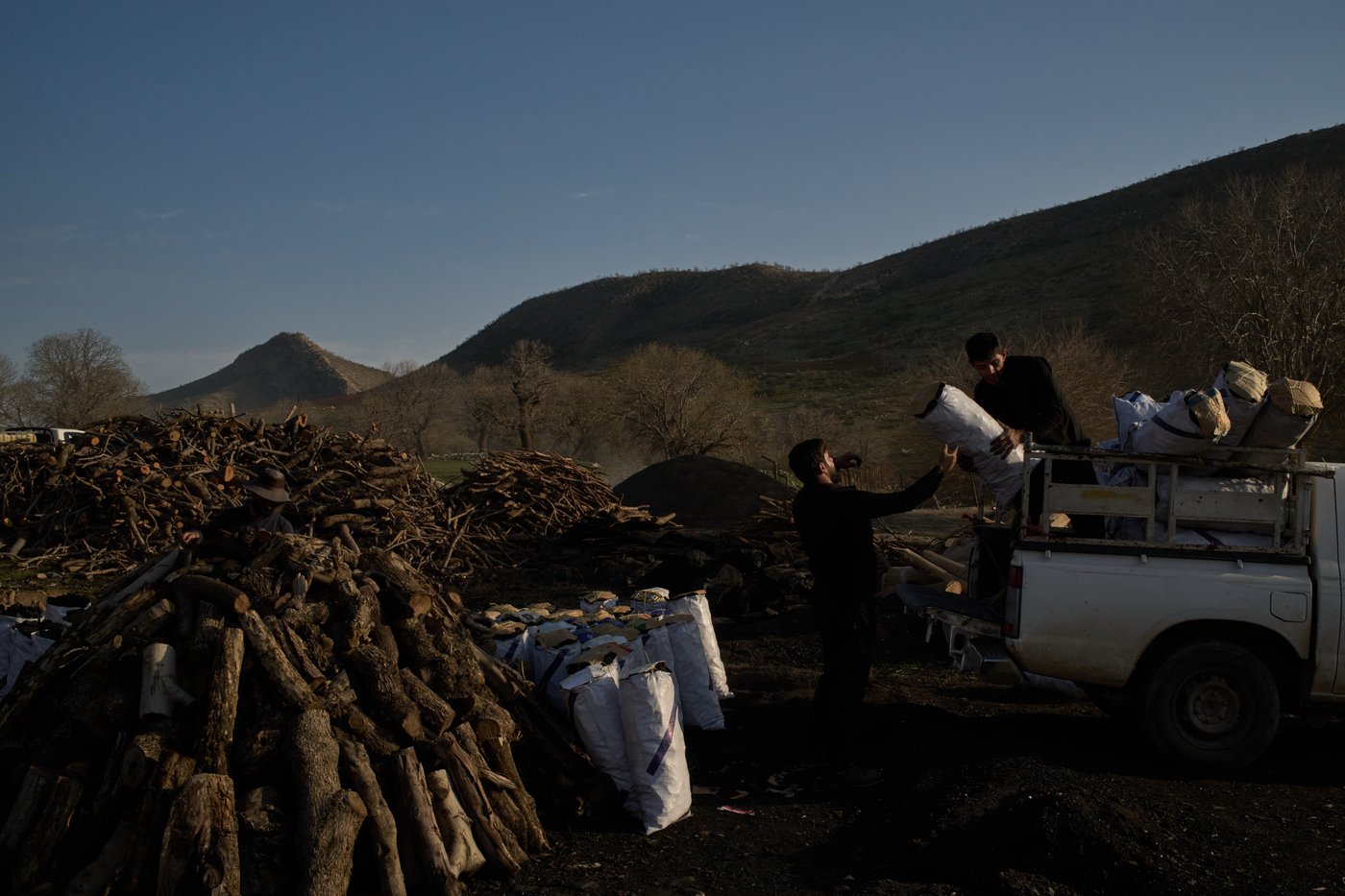 Photos: Charcoal workers in a quiet Kurdish village carry on as war unfolds | iNFOnews.ca