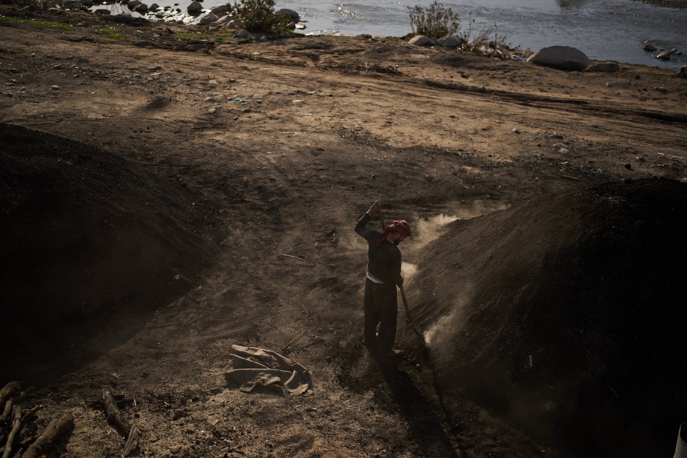 Photos: Charcoal workers in a quiet Kurdish village carry on as war unfolds | iNFOnews.ca