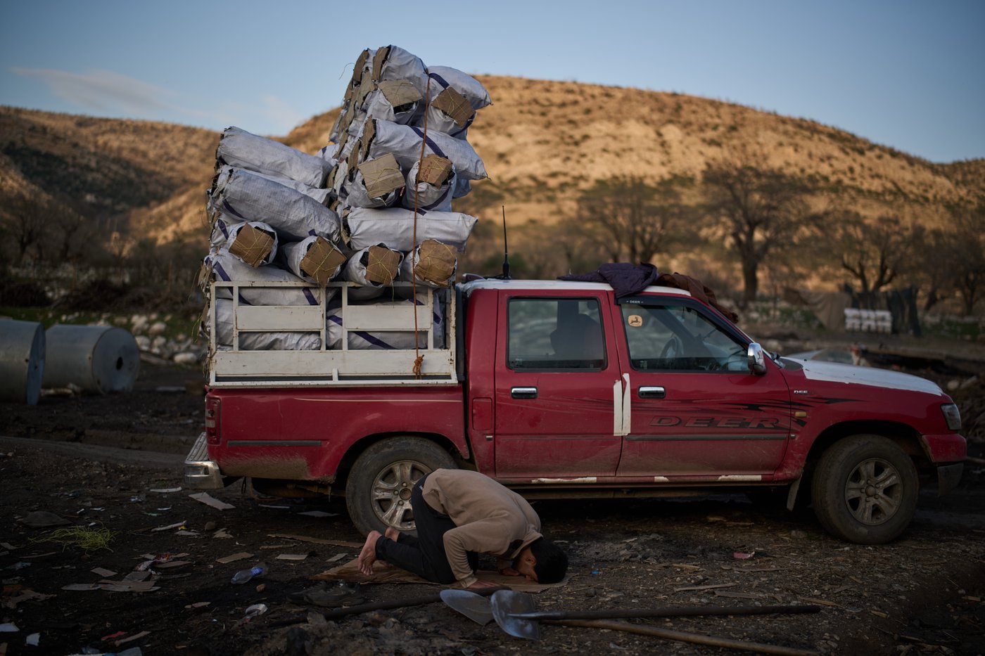 Photos: Charcoal workers in a quiet Kurdish village carry on as war unfolds | iNFOnews.ca