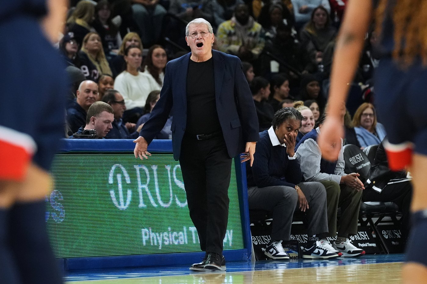 Fudd scores 25 points as No. 1 UConn routs DePaul 86-40 for 40th straight win | iNFOnews.ca