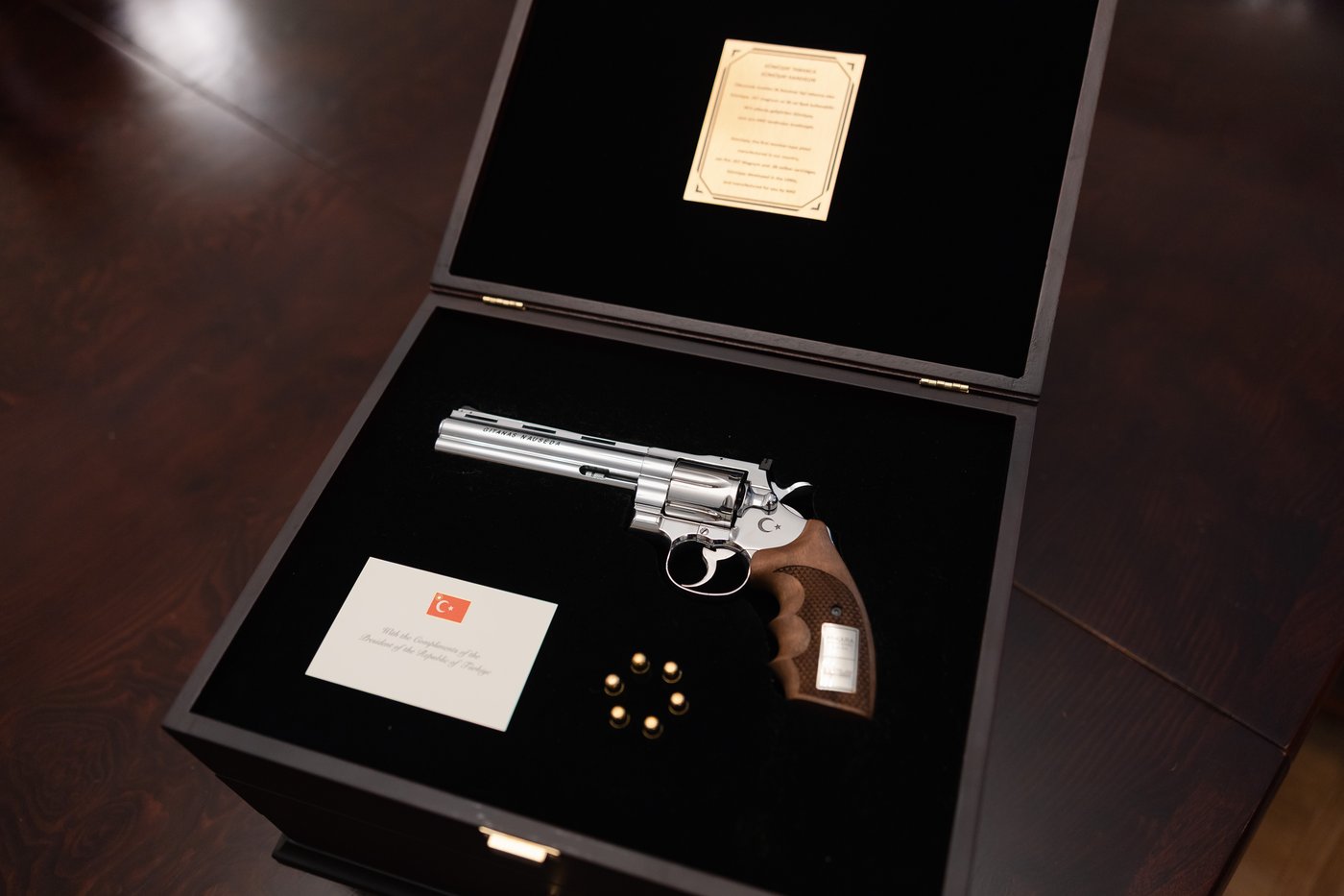 Carney says revolvers gifted to NATO leaders by Turkish president were unexpected | iNFOnews.ca Carney says revolvers gifted to NATO leaders by Turkish president were unexpected | iNFOnews.ca
