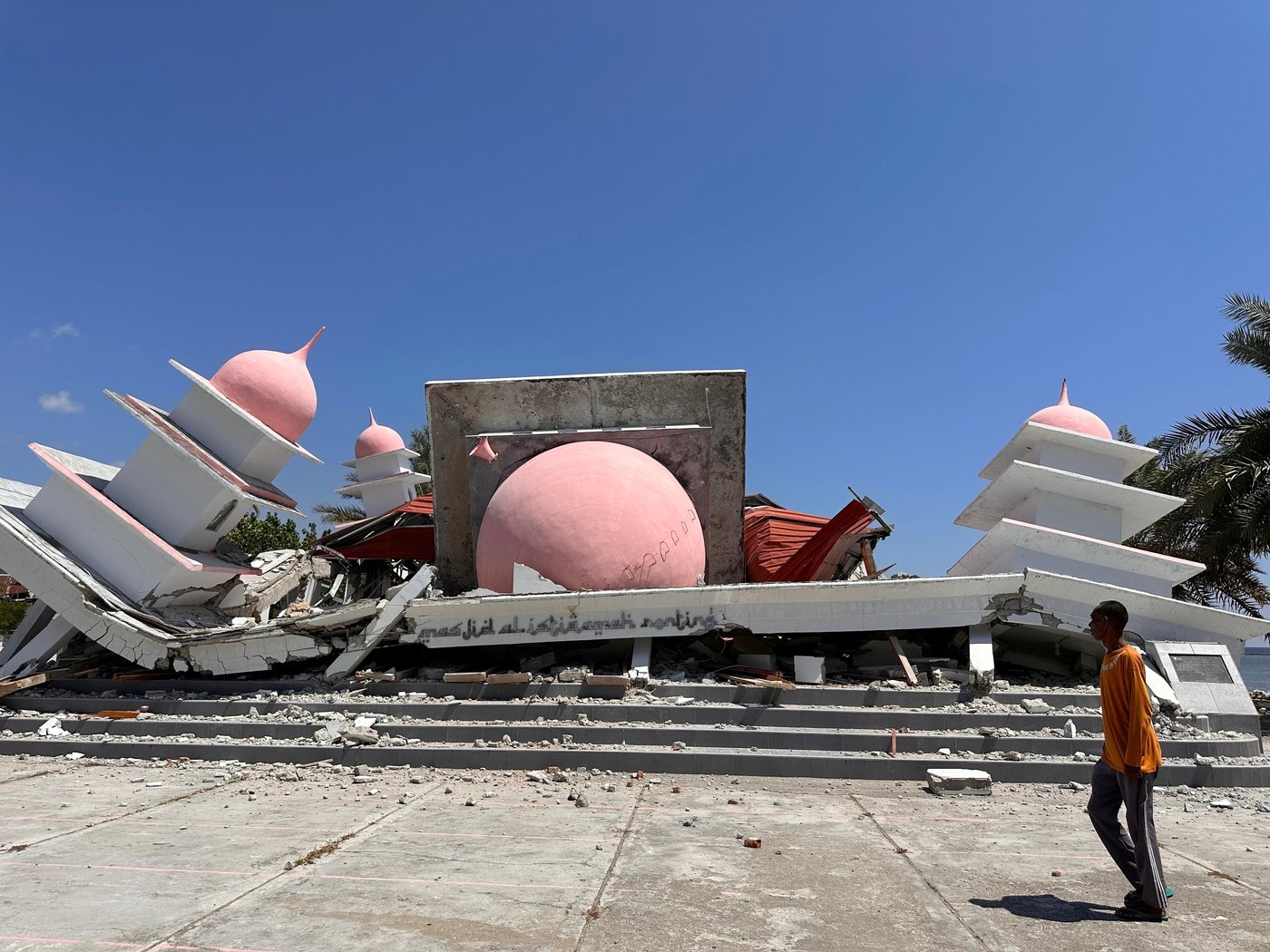 Fear grips children after deadly earthquake in eastern Indonesia leaves thousands displaced | iNhome Fear grips children after deadly earthquake in eastern Indonesia leaves thousands displaced | iNhome