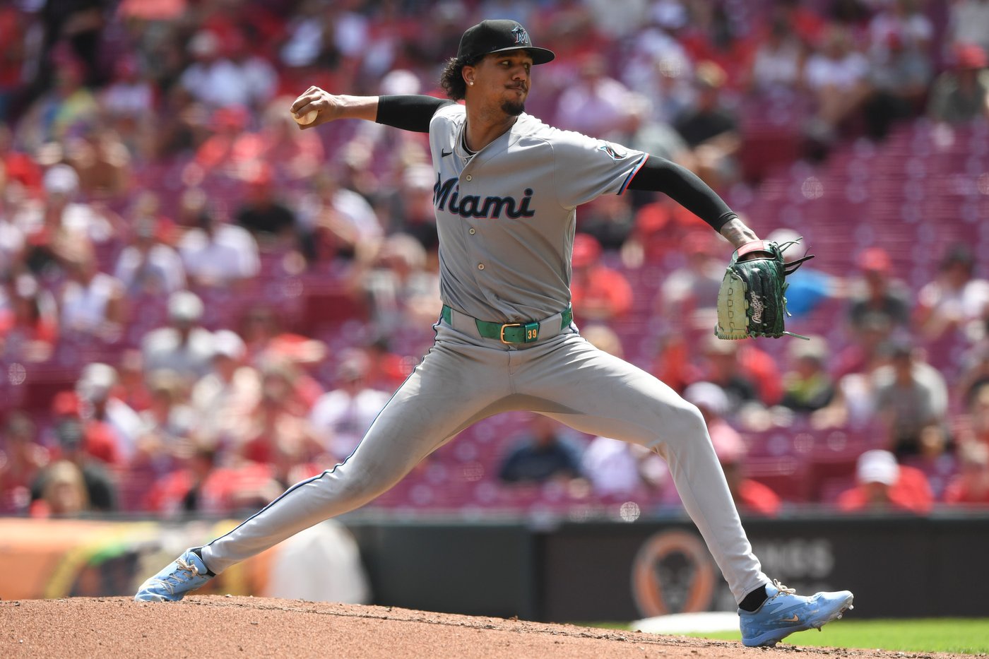 Hernández, Sanoja hit HRs in Marlins 7-1 win over Reds | iNFOnews.ca