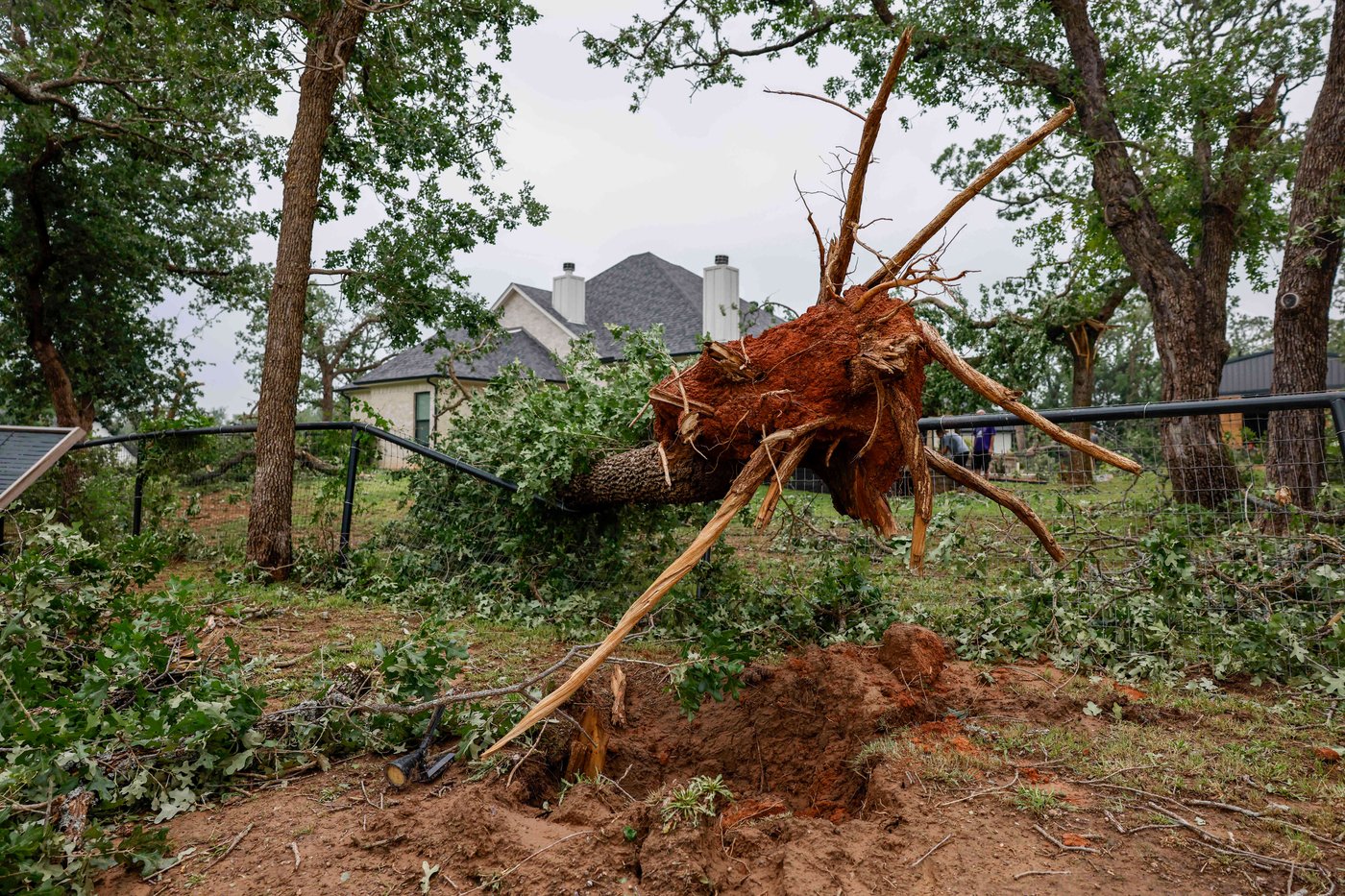 Tornadoes in northern Texas leave at least 2 dead and destroy multiple homes | iNFOnews.ca