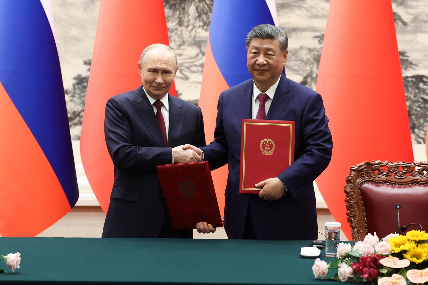 The differences - and similarities - in the Trump and Putin visits to China | iNFOnews.ca