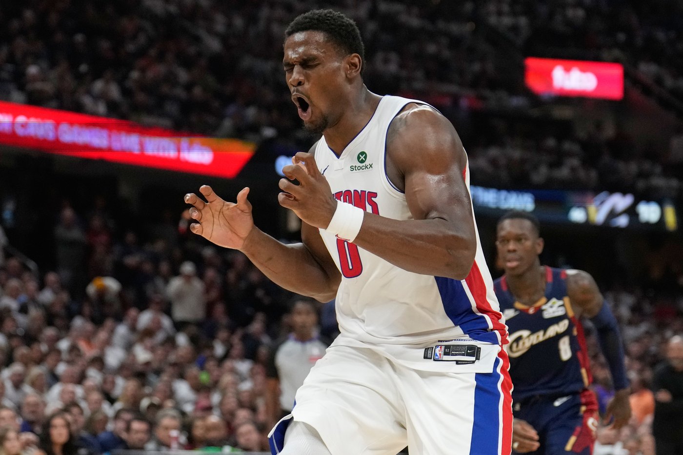 Mitchell ties NBA playoff mark with 39 points in 2nd half as Cavs even series vs. Pistons 112-103 | iNFOnews.ca