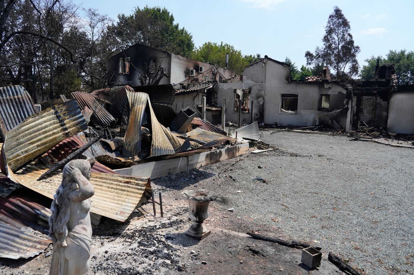 French president pledges support on visit to fire zone, vows: 'We will win this battle together' | iNFOnews.ca