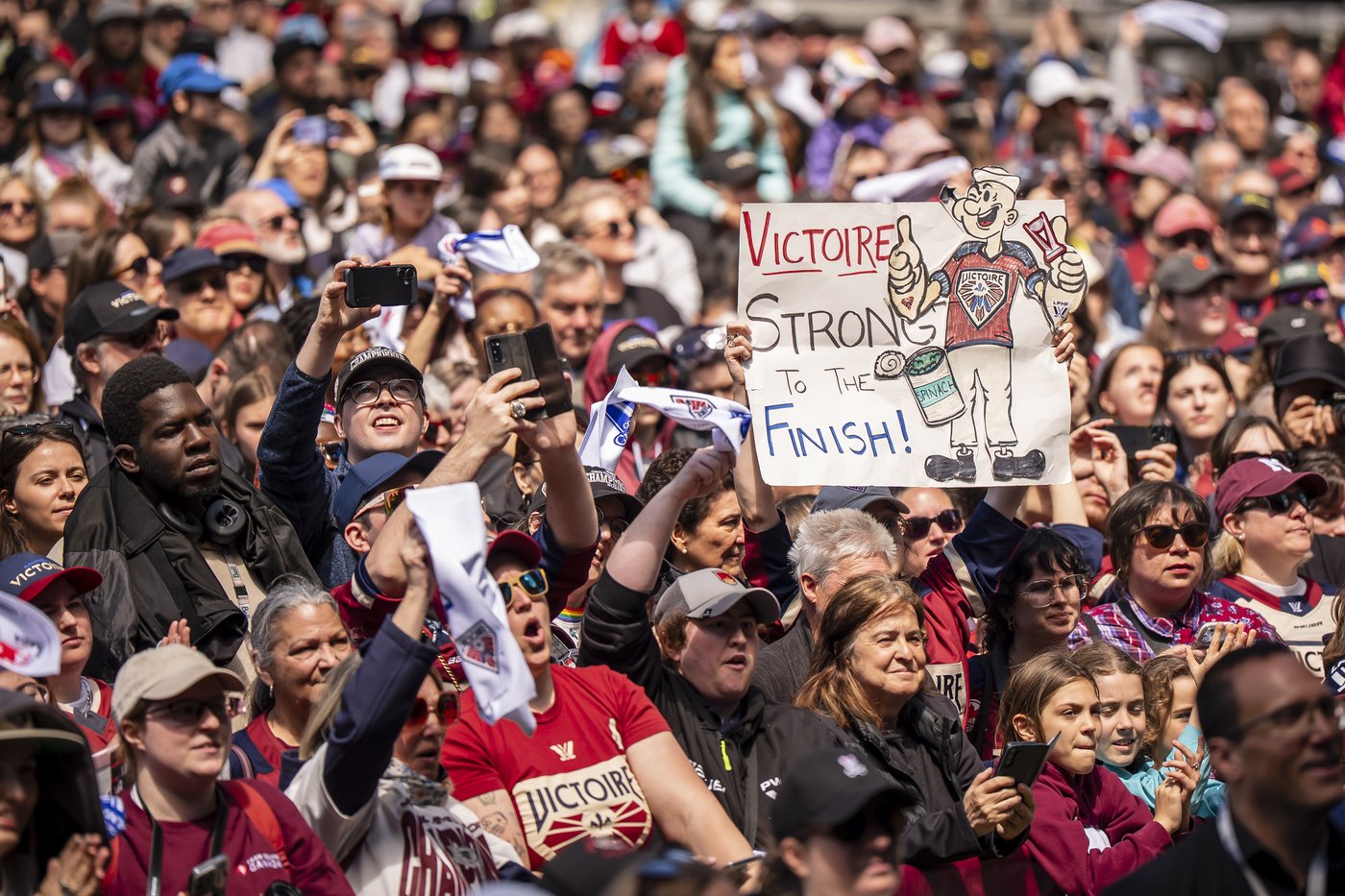 ‘So much love’: Montreal Victoire celebrate cup win with parade, beers and a tuba | iNFOnews.ca