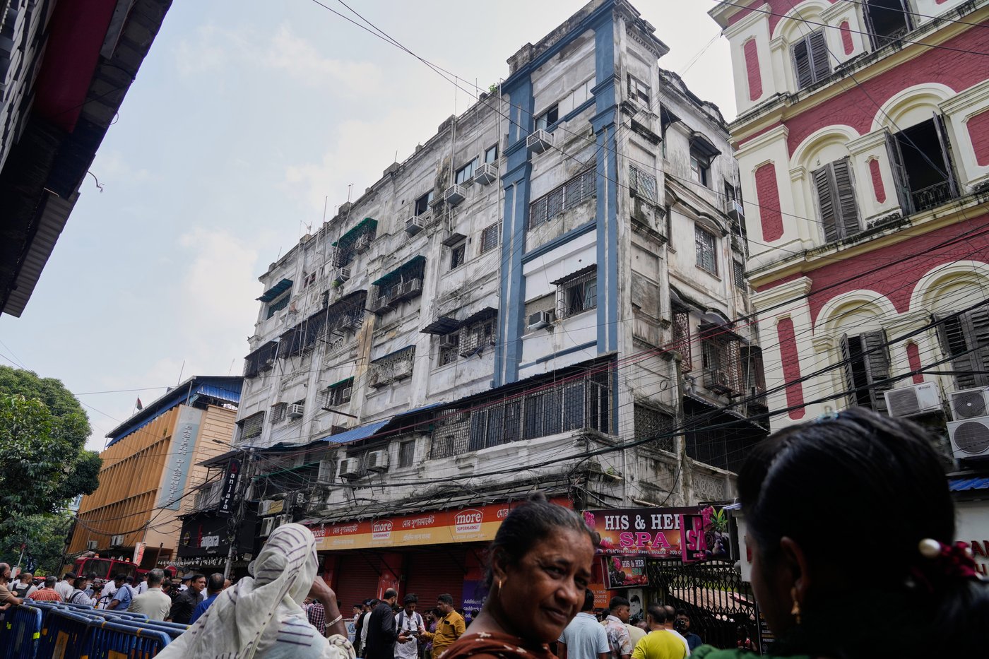 Fire in a building housing several hotels in eastern India kills 9 and injures 6 | iNhome Fire in a building housing several hotels in eastern India kills 9 and injures 6 | iNhome