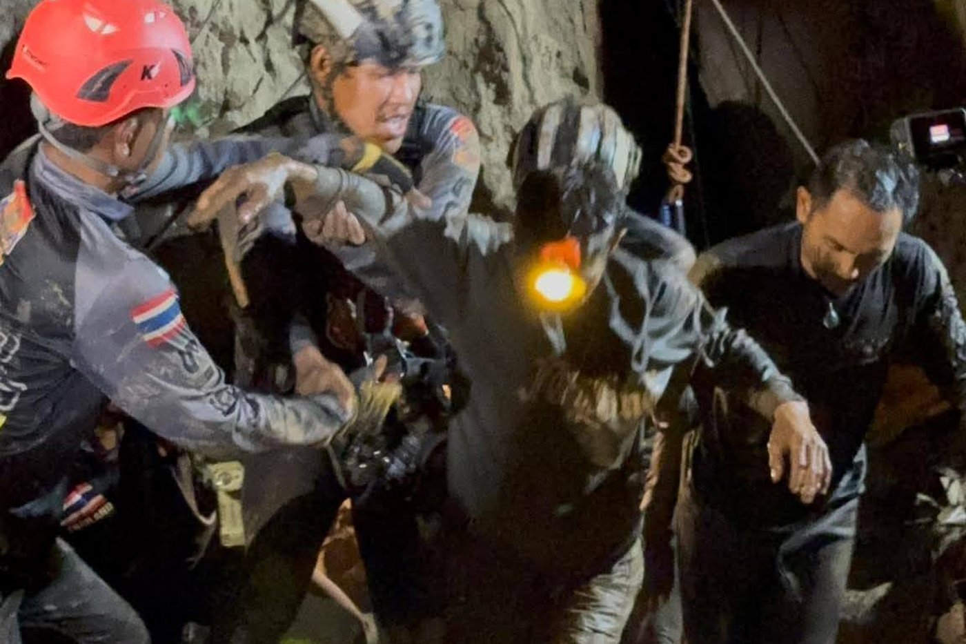 Rescuers work to free 4 men who remain trapped in flooded Laos cave and search for 2 still missing | iNFOnews.ca