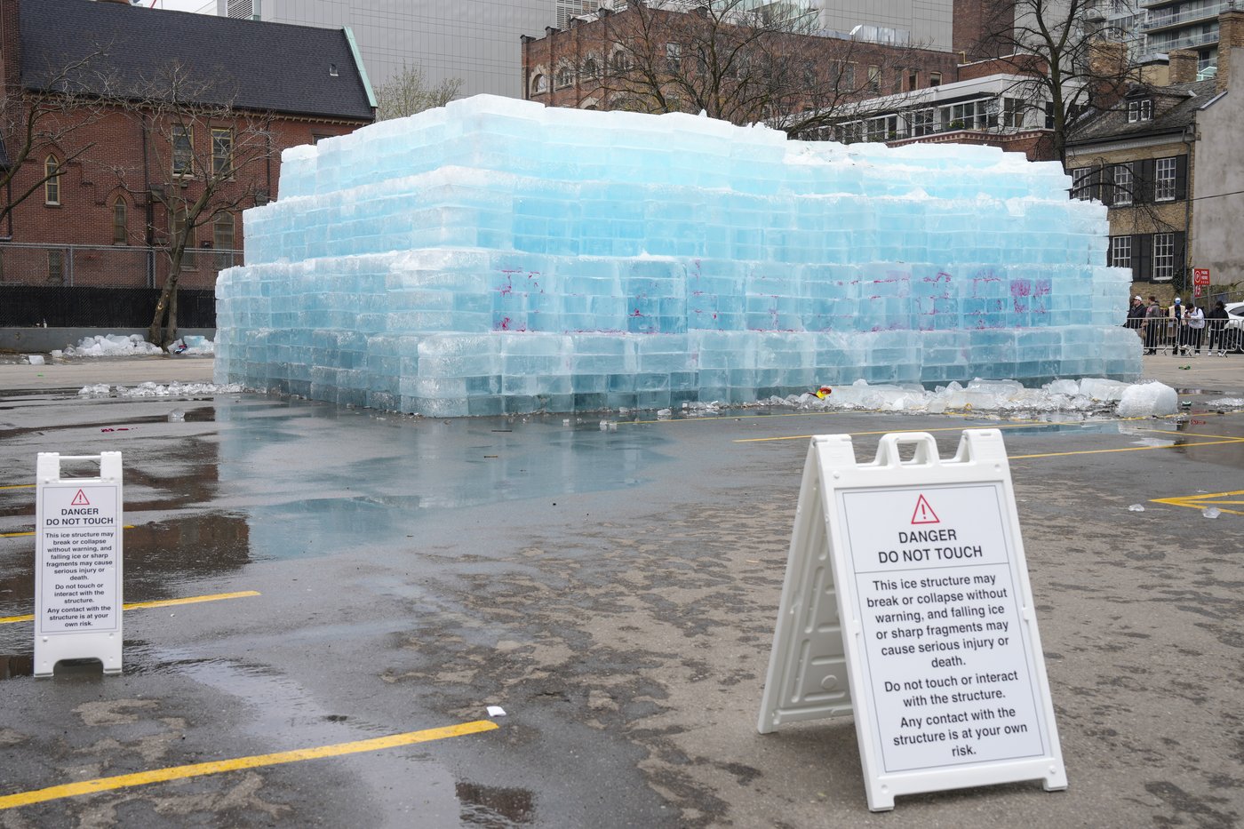 Streamer finds Drake's new album release date hidden within ice structure | iNFOnews.ca
