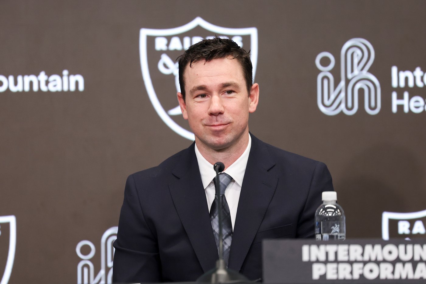 Raiders coach Klint Kubiak moving quickly in filling out staff | iNFOnews.ca
