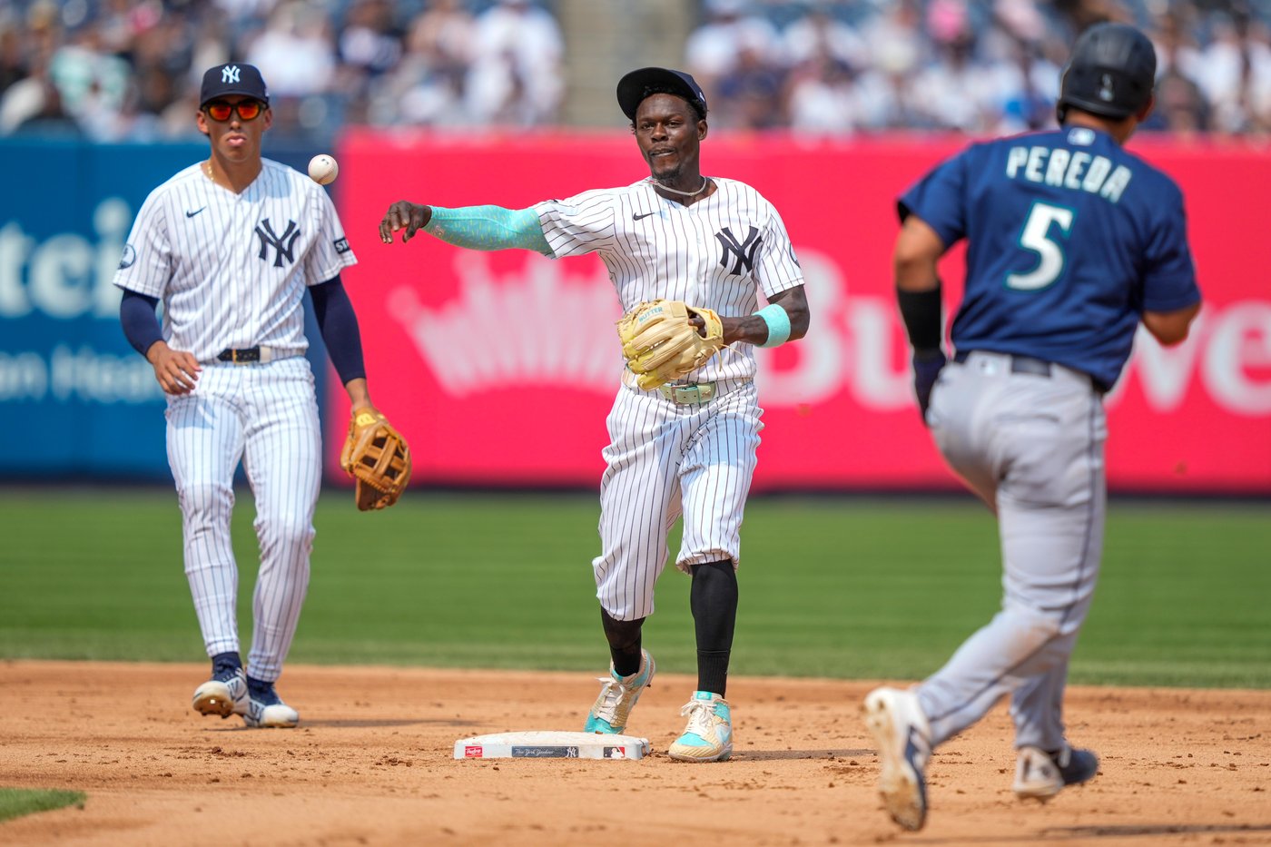 Logan Gilbert pitches 6 strong innings as Mariners stop 6-game skid with 1-0 win over Yankees | iNFOnews.ca