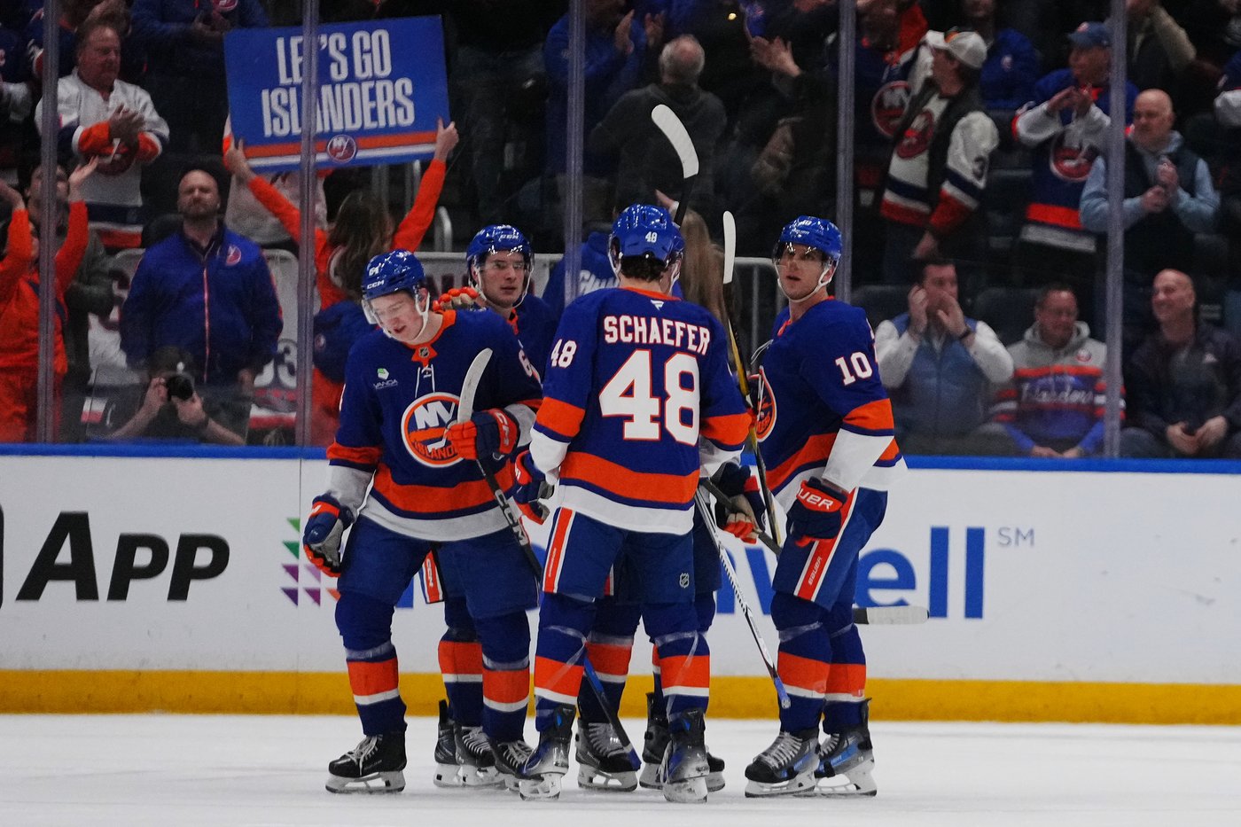 Matthew Schaefer matches record for goals by rookie defenseman as Islanders top Leafs 5-3 | iNFOnews.ca