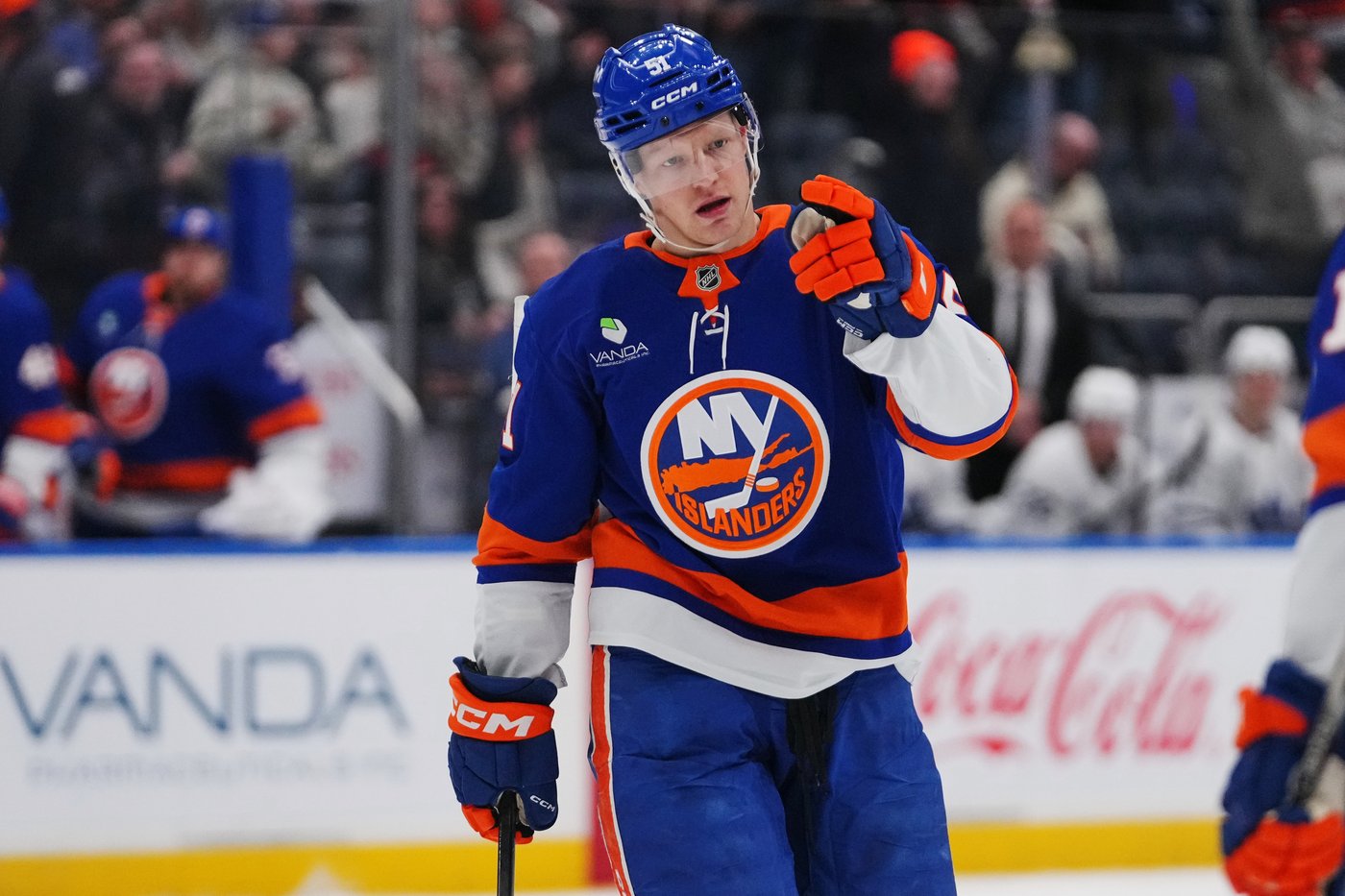 Matthew Schaefer matches record for goals by rookie defenseman as Islanders top Leafs 5-3 | iNFOnews.ca