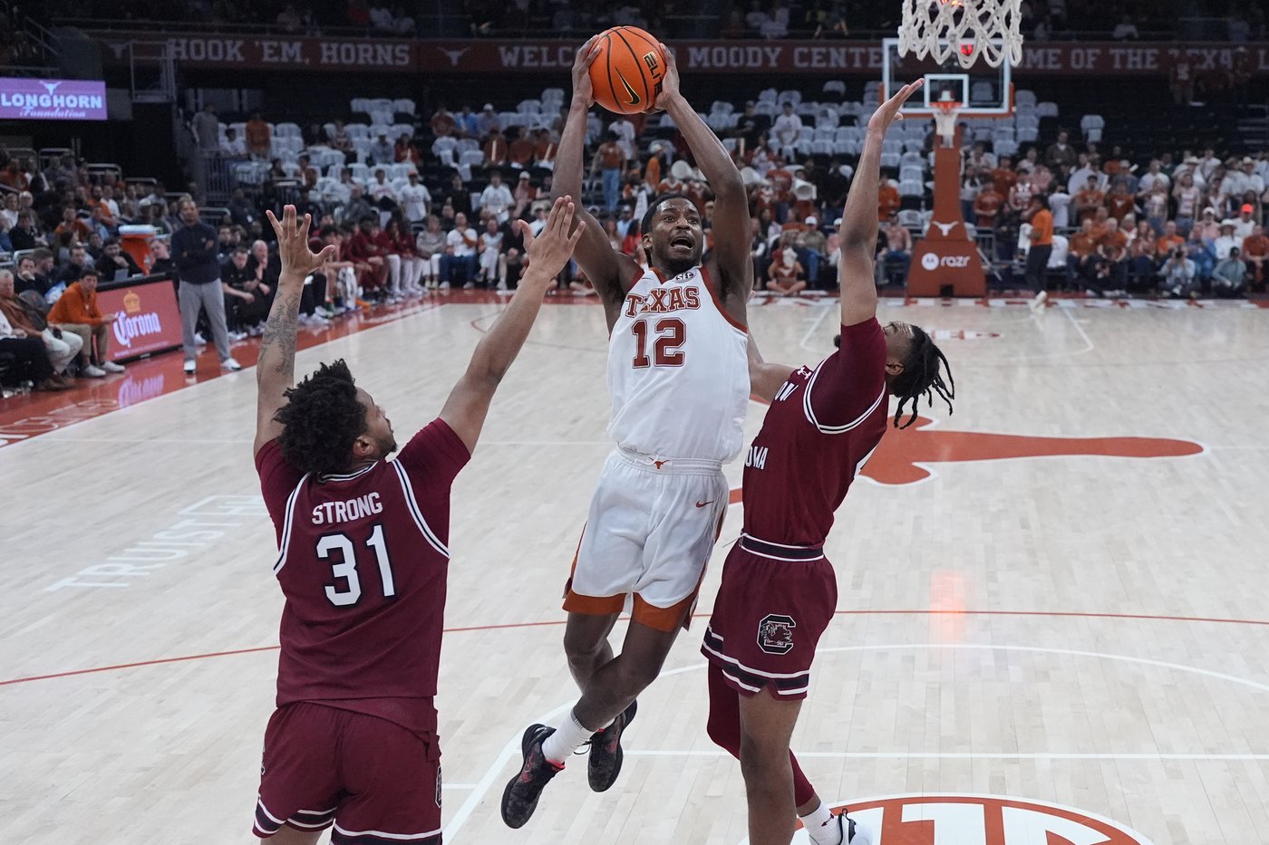 Texas beats South Carolina behind Swain's 22 points, 10 rebounds | iNFOnews.ca