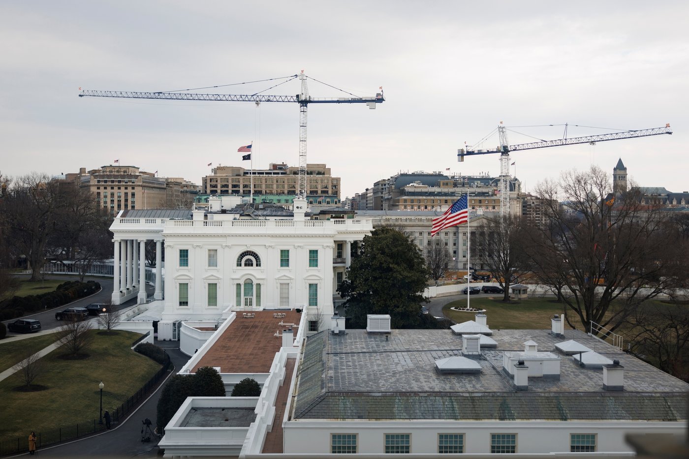 Panel reviewing Trump's White House ballroom project gets an earful from the public opposed to it | iNFOnews.ca