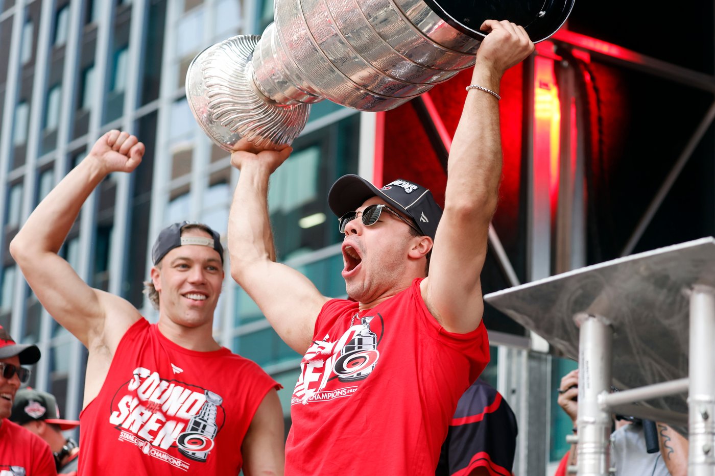 Hurricanes fans jam into downtown Raleigh for Stanley Cup parade and rally | iNFOnews.ca