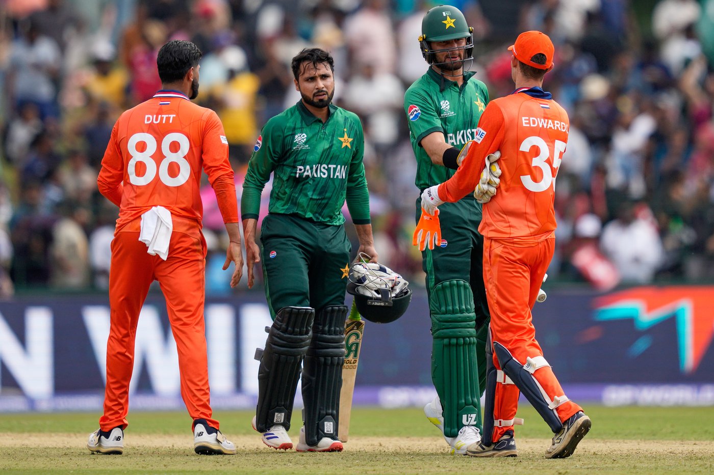 Pakistan escapes with 3-wicket win against Netherlands in T20 World Cup opener | iNFOnews.ca