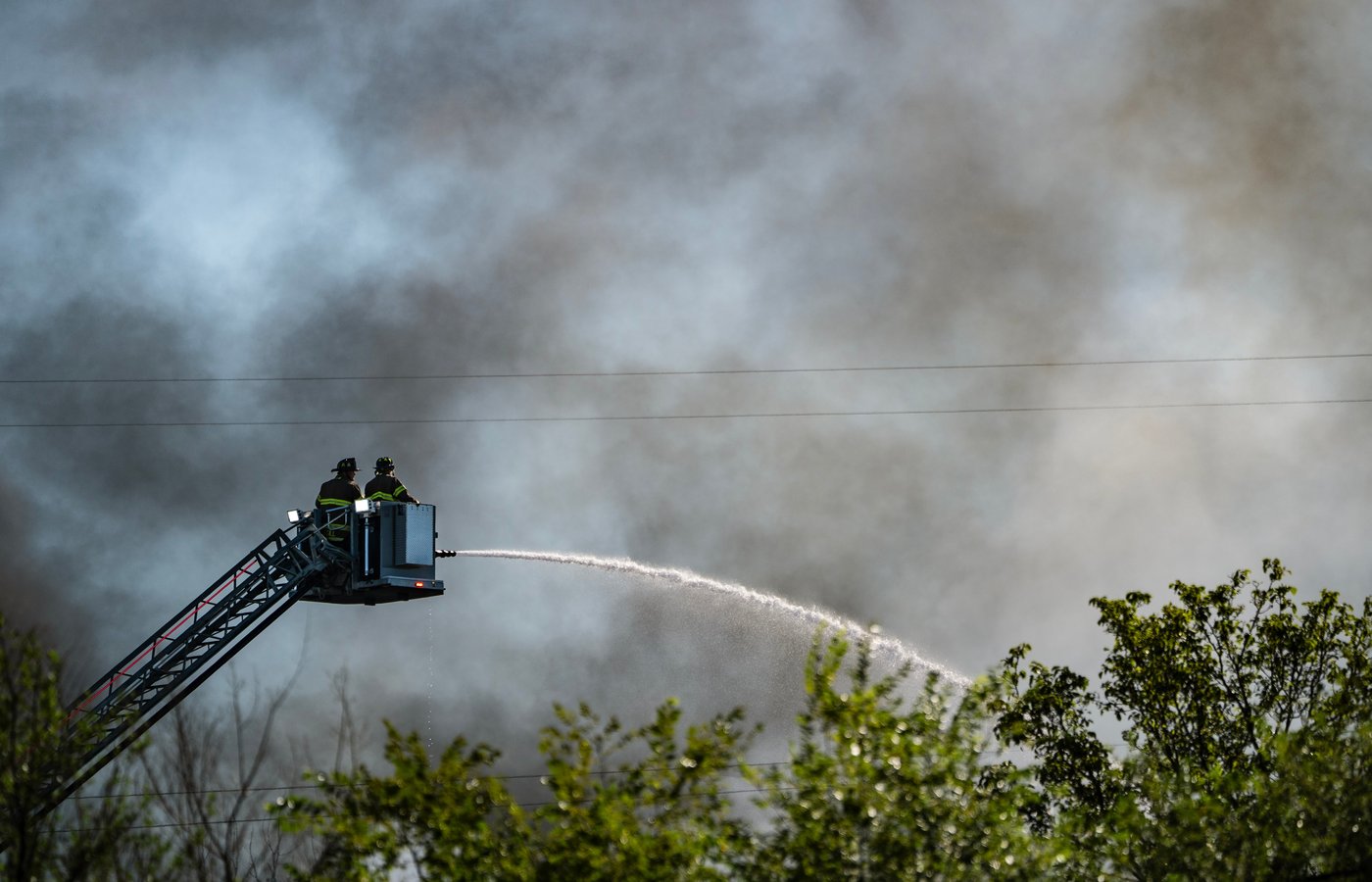 Explosions and fire tear through Ohio industrial building, killing 2 workers | iNFOnews.ca