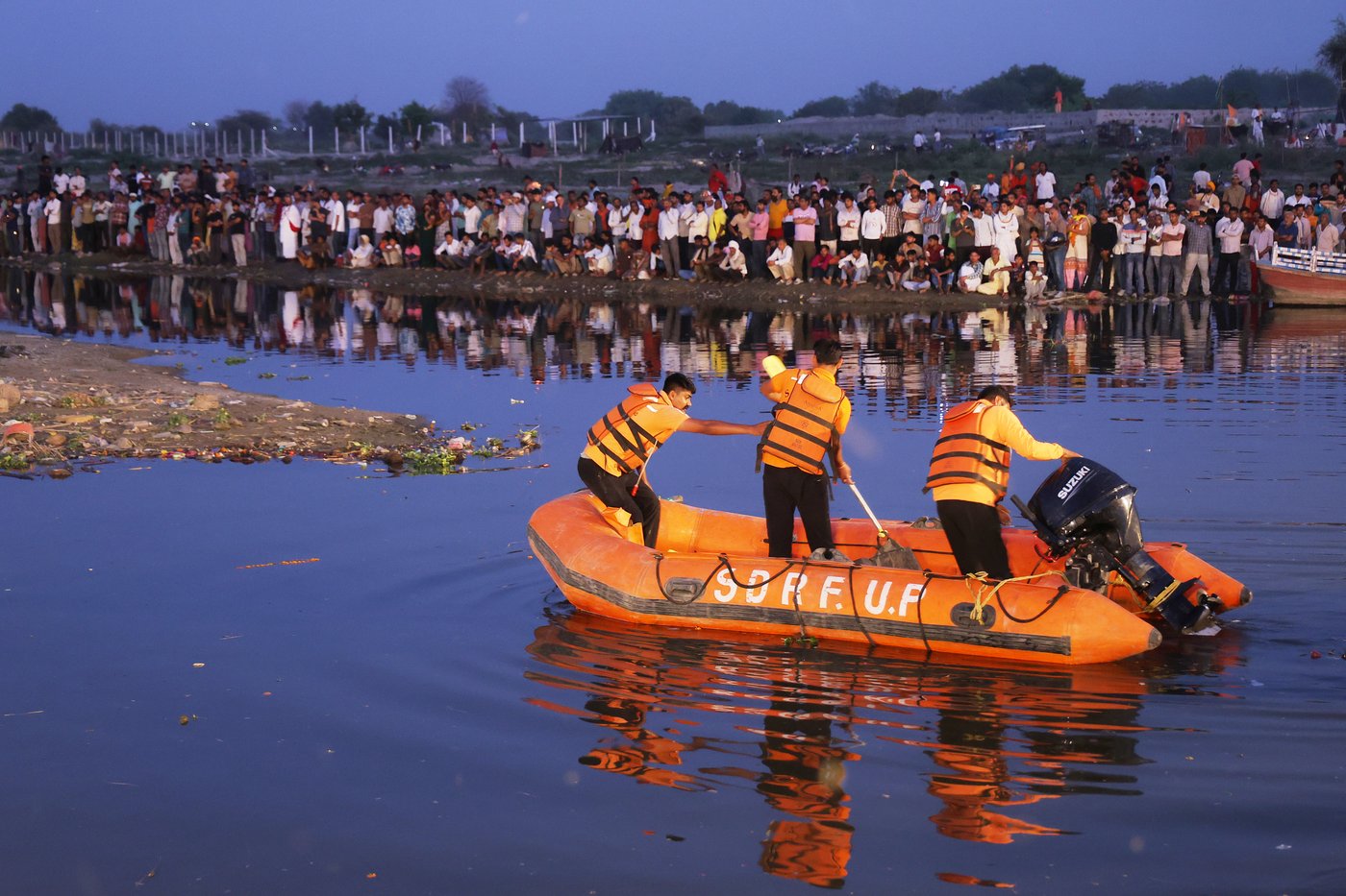 Tourist boat capsizes in northern India, killing at least 10 | iNFOnews.ca
