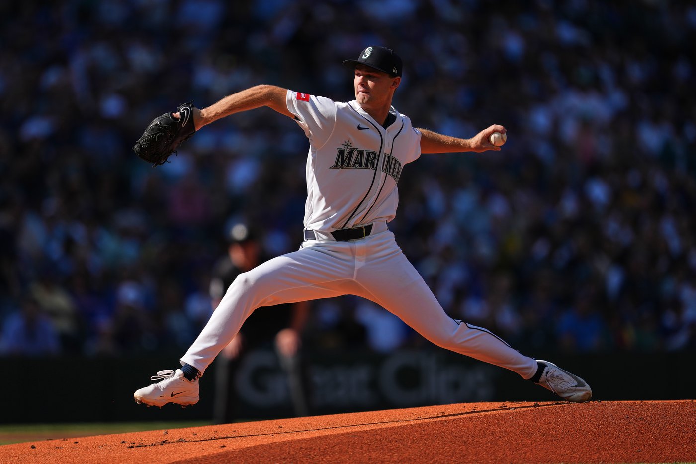 Mariners’ Kade Anderson signs autographs, takes it all in before impressing in big league debut | iNFOnews.ca Mariners’ Kade Anderson signs autographs, takes it all in before impressing in big league debut | iNFOnews.ca