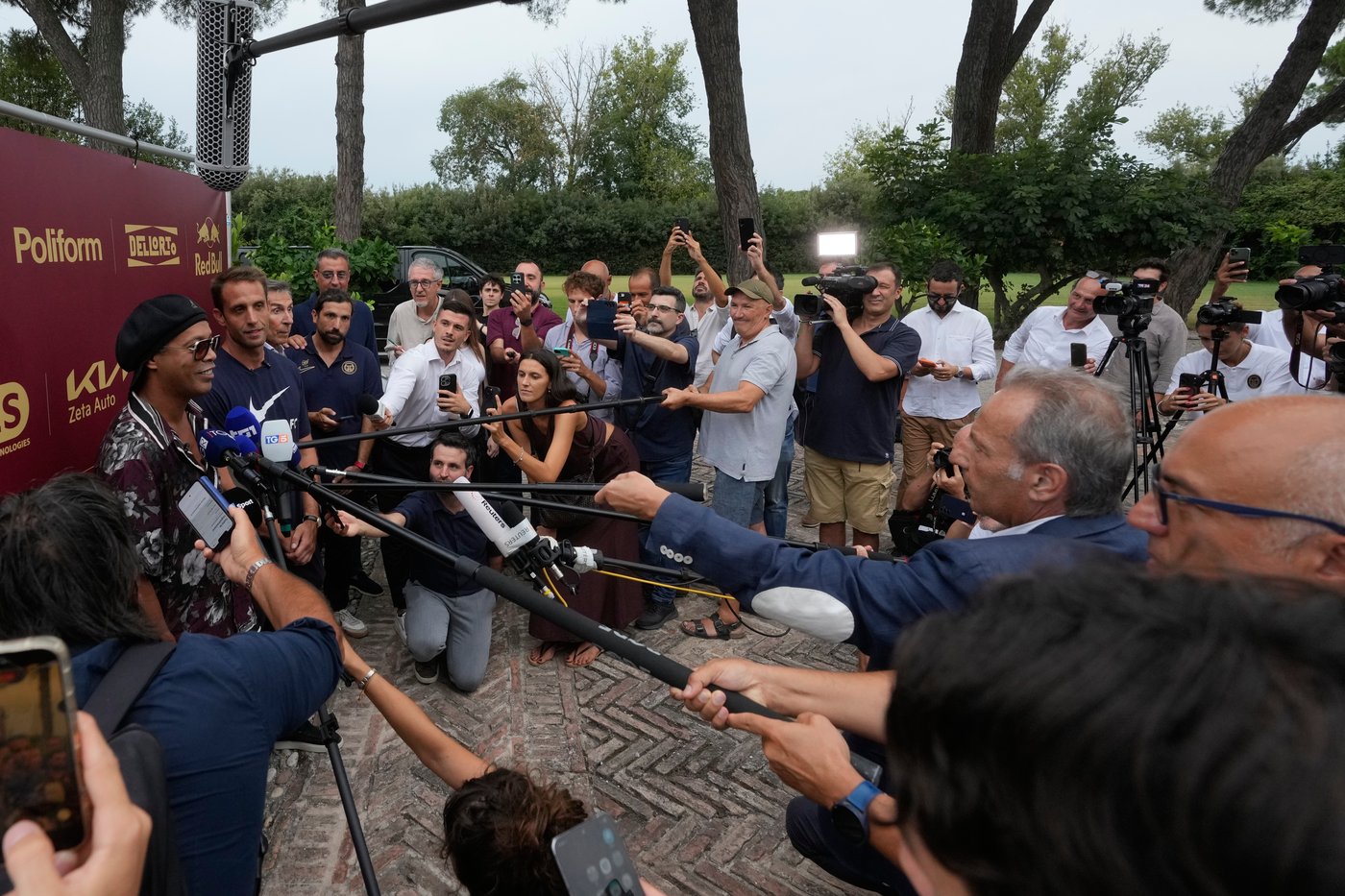 Brazil great Ronaldinho arrives in Italy for beach ceremony after signing with third-tier Ravenna | iNFOnews.ca