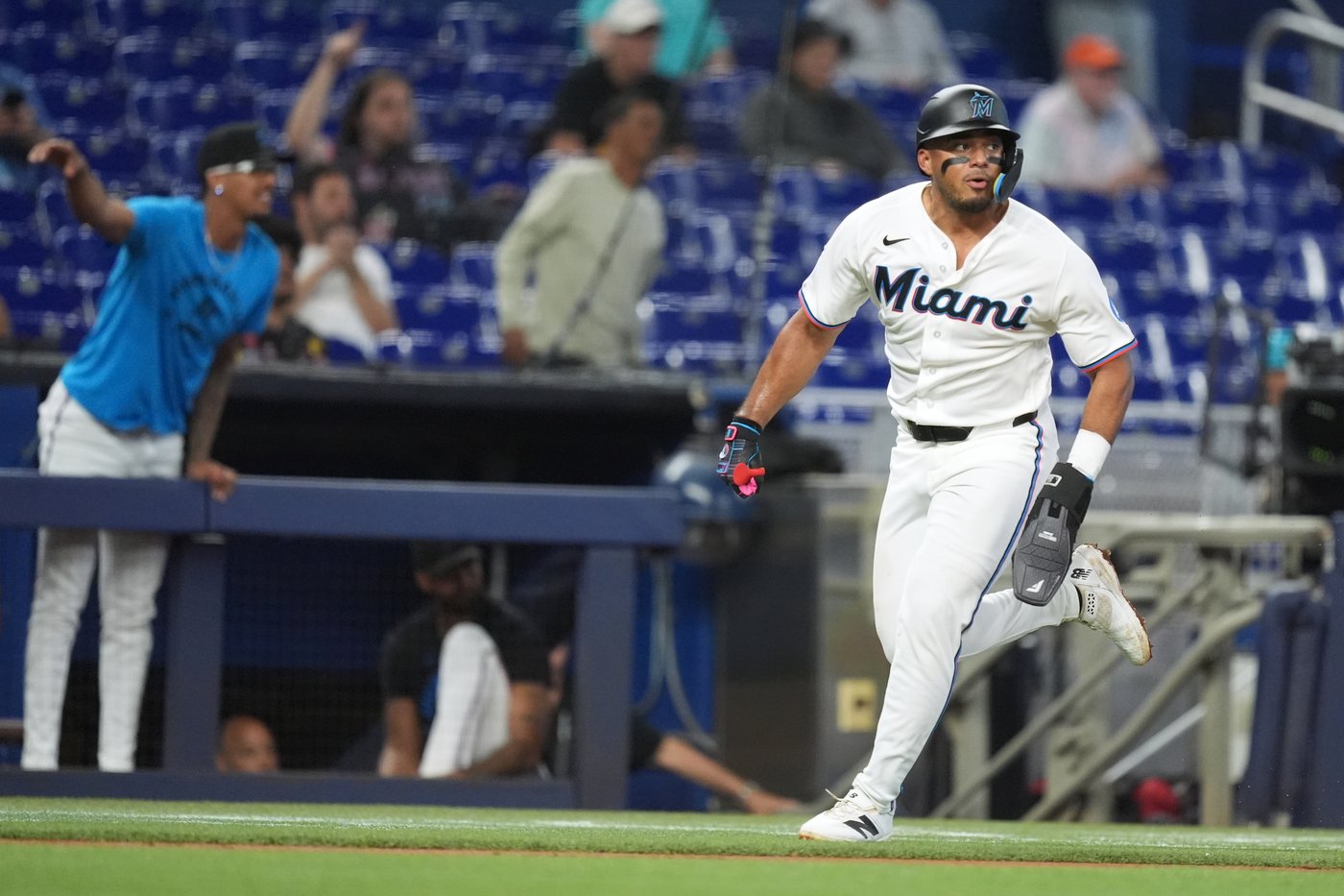 Miami Marlins allow just 3 hits in 4-1 win over Cardinals | iNFOnews.ca