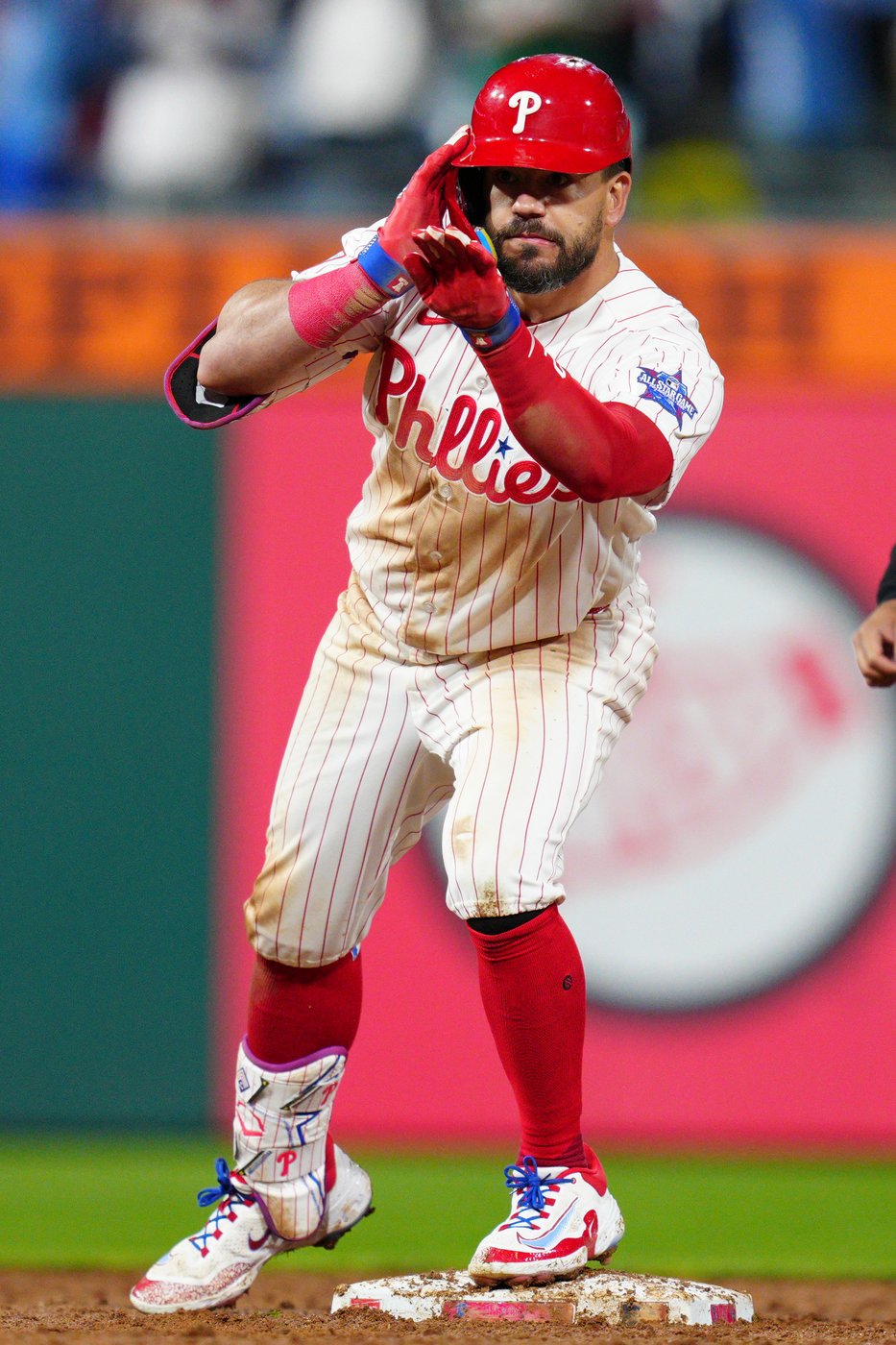 Schwarber delivers as Phillies rally again to beat Giants 6-5 in 10 innings for doubleheader sweep | iNFOnews.ca