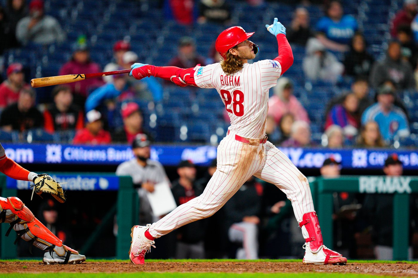 Schwarber delivers as Phillies rally again to beat Giants 6-5 in 10 innings for doubleheader sweep | iNFOnews.ca