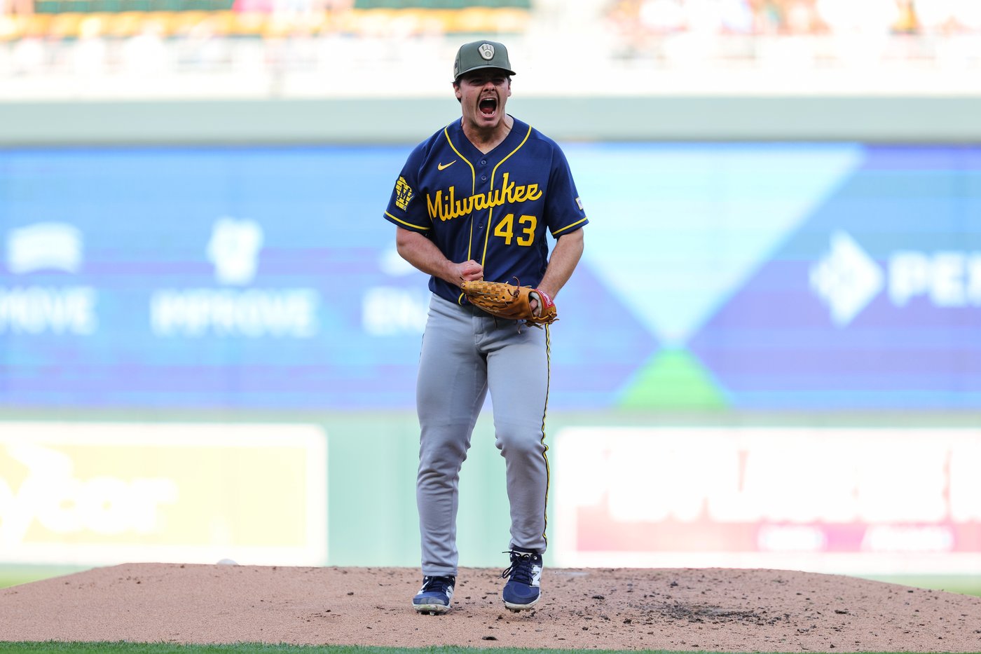 Chourio hits go-ahead homer, makes run-saving catch to lead Brewers past Twins 2-1 | iNFOnews.ca