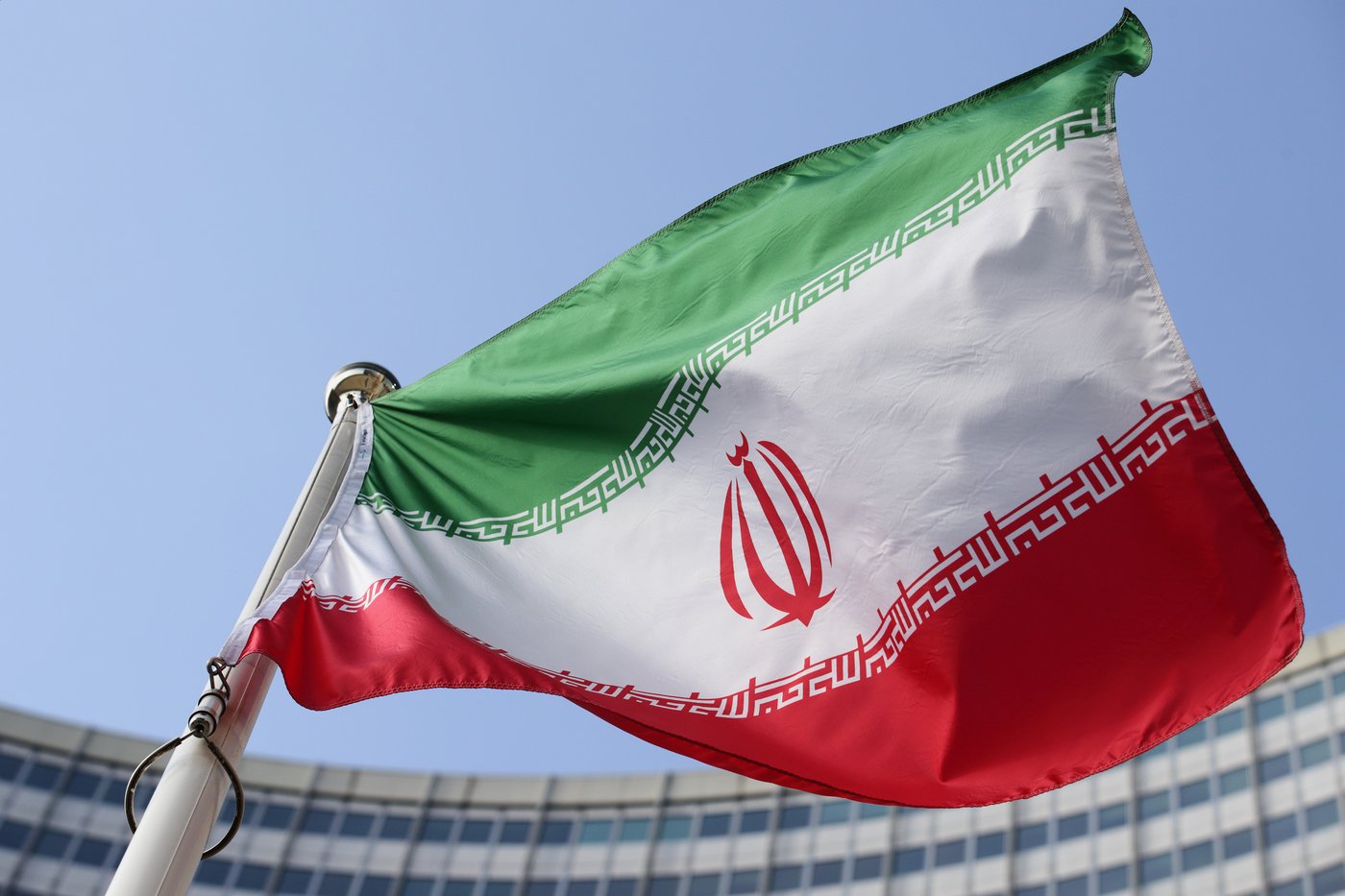 What those different versions of the Iranian flag appearing at protests mean | iNFOnews.ca