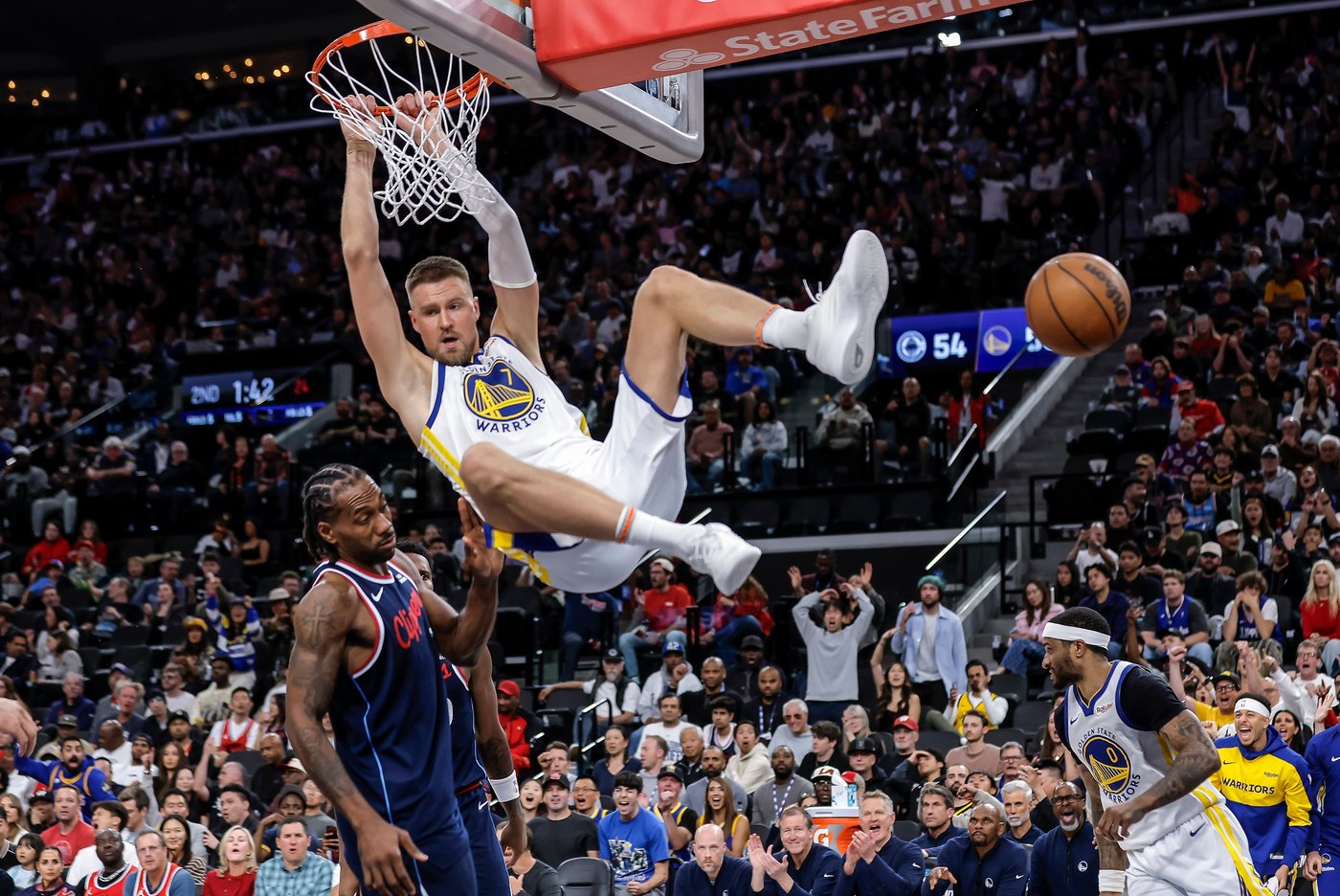 Stephen Curry, Al Horford lead Warriors past Clippers 126-121 with a huge play-in comeback | iNFOnews.ca