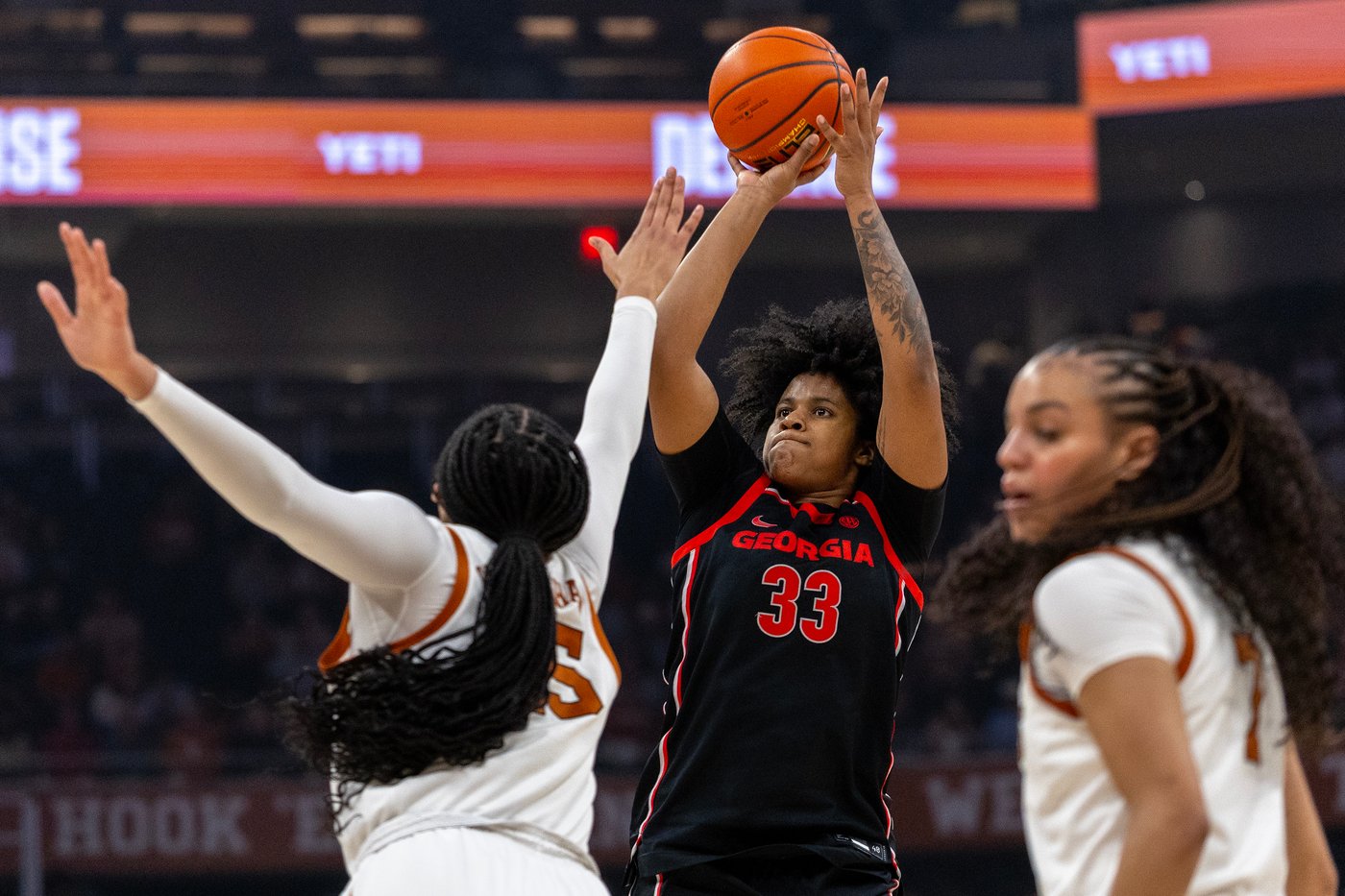 Madison Booker's 18 points help power No. 4 Texas to a 79-50 win over No. 23 Georgia | iNFOnews.ca Madison Booker's 18 points help power No. 4 Texas to a 79-50 win over No. 23 Georgia | iNFOnews.ca
