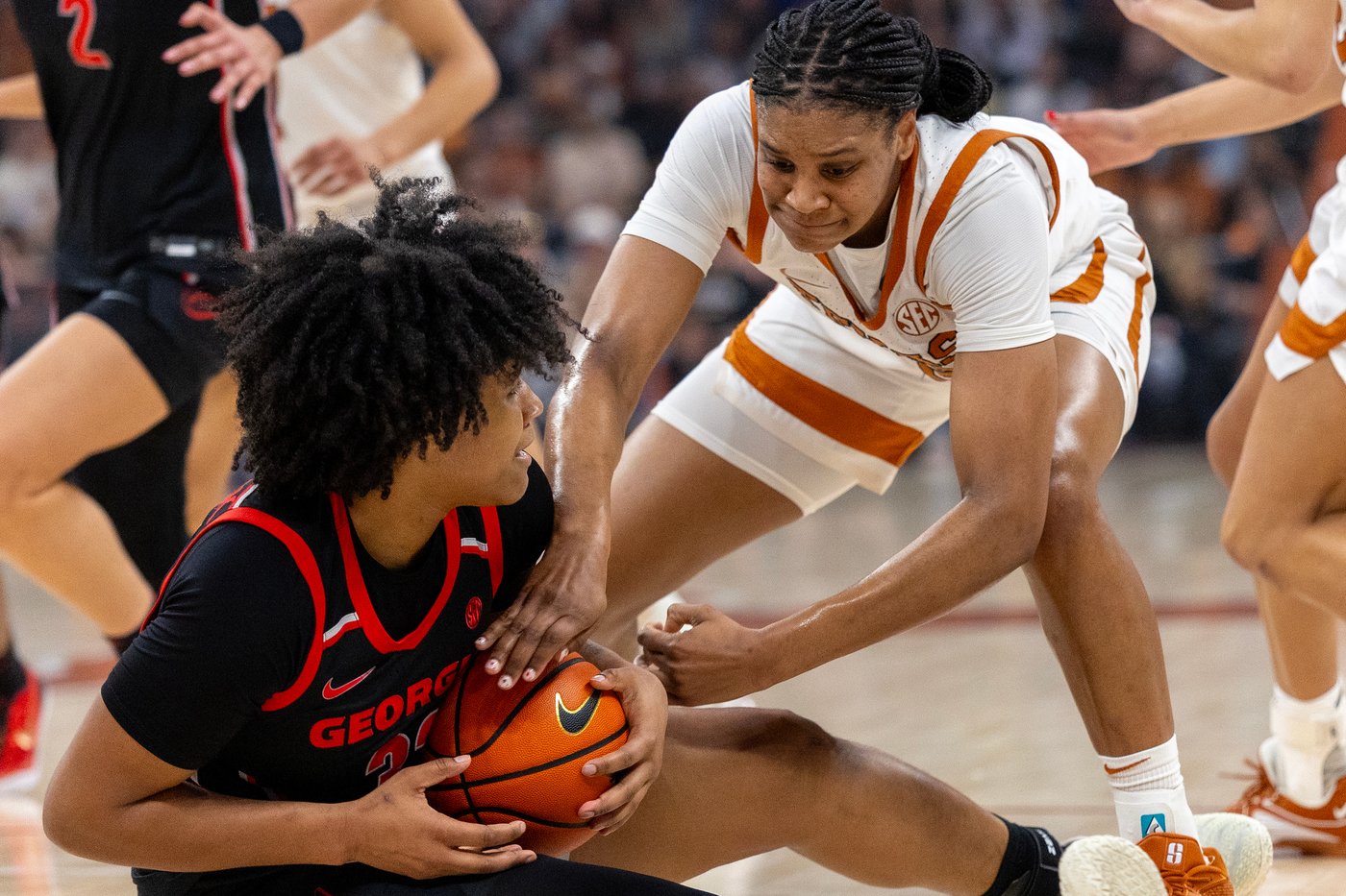 Madison Booker's 18 points help power No. 4 Texas to a 79-50 win over No. 23 Georgia | iNFOnews.ca Madison Booker's 18 points help power No. 4 Texas to a 79-50 win over No. 23 Georgia | iNFOnews.ca