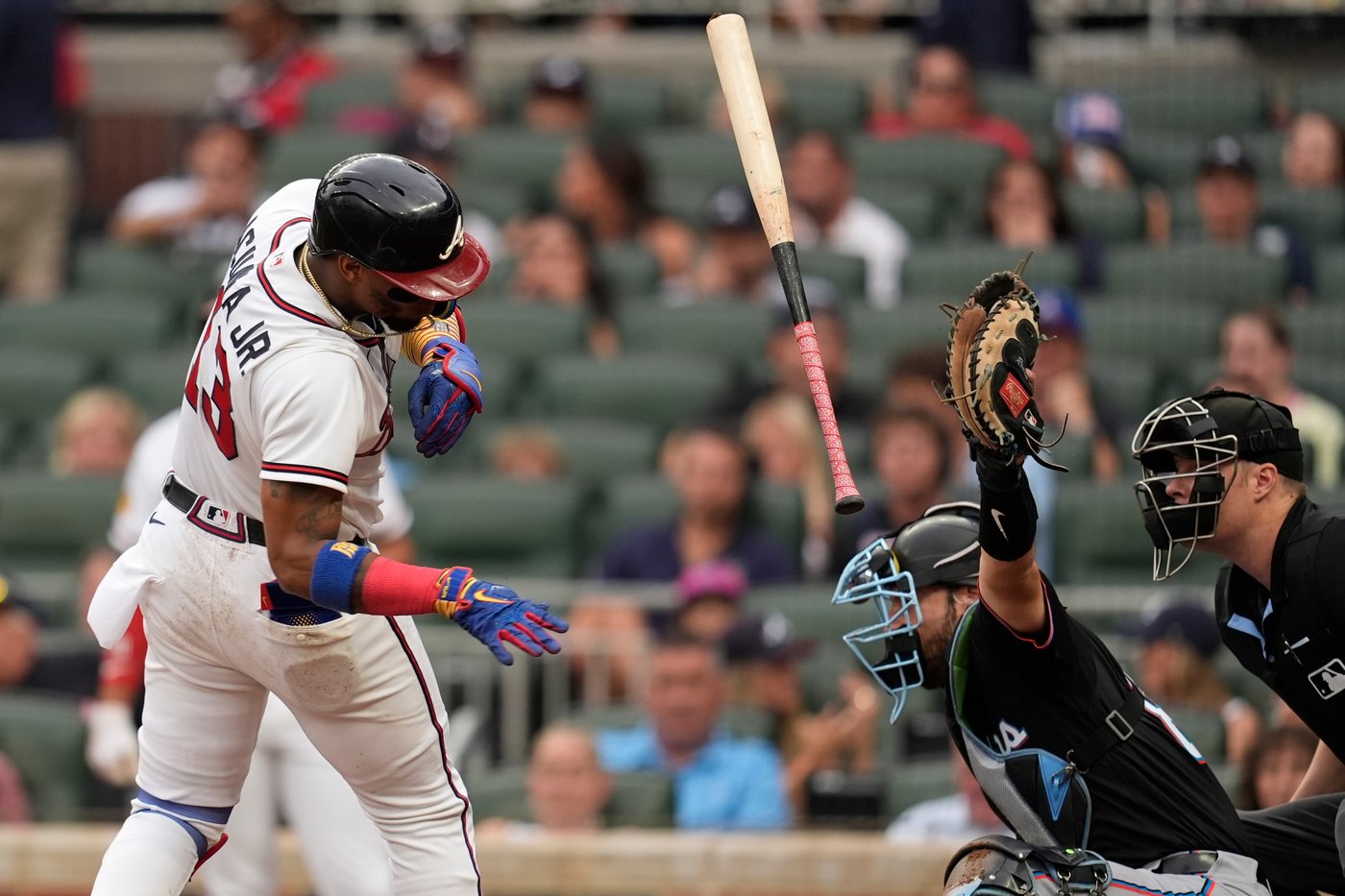 Elder leads the 1st-place Braves to their 7th win in a row, 4-1 over the Marlins | iNFOnews.ca