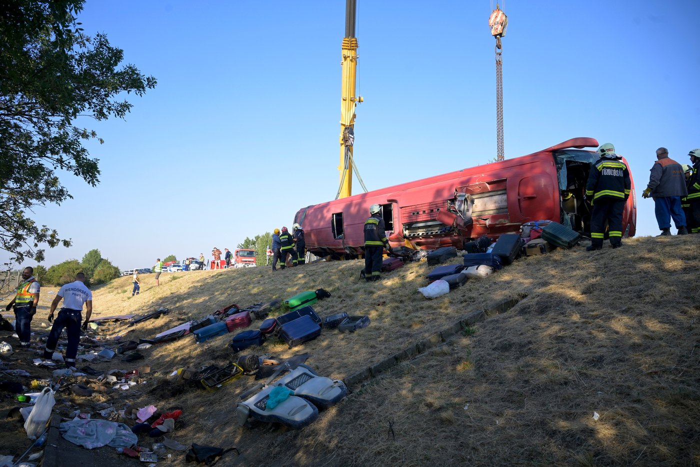 A bus crash in Hungary kills 12 people, injures at least 10 others | iNwheels A bus crash in Hungary kills 12 people, injures at least 10 others | iNwheels