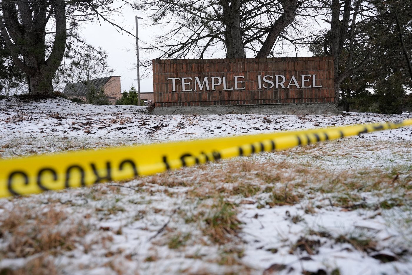 Photos show response after attack at suburban Detroit synagogue | iNFOnews.ca