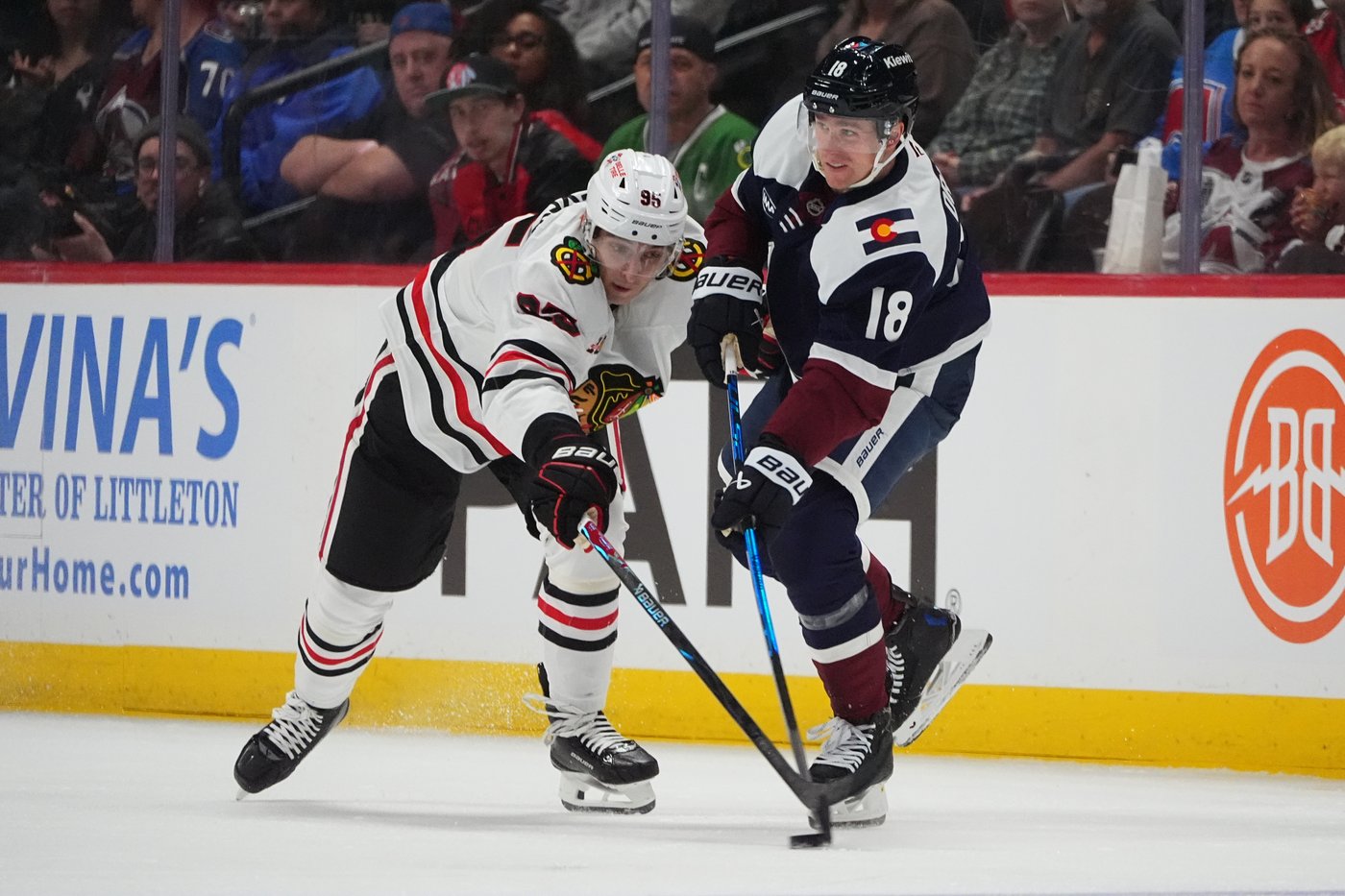 Makar scores 2 goals as NHL-leading Avalanche beat Blackhawks 3-1 | iNFOnews.ca
