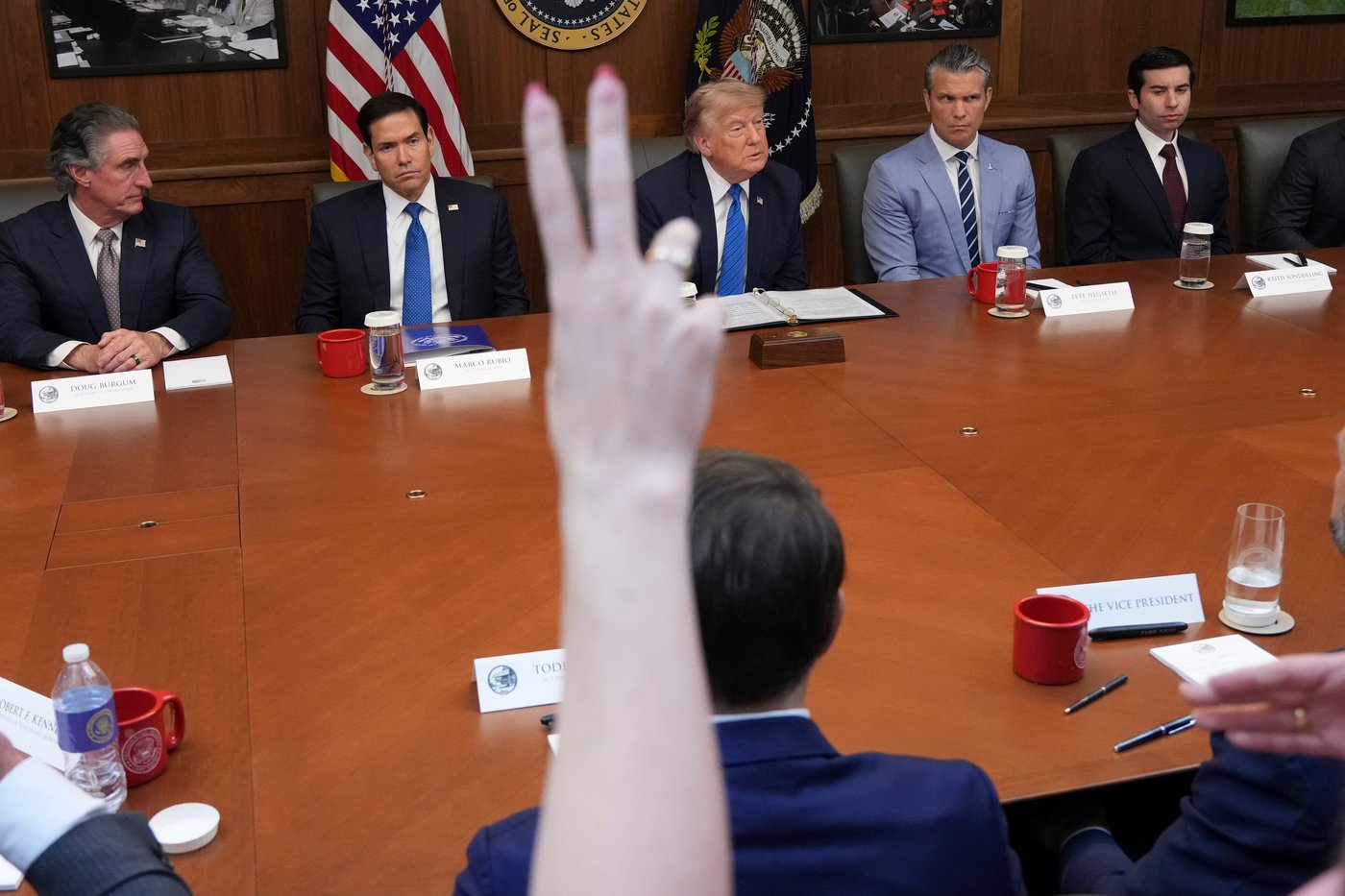 Trump hails a 'unique' Cabinet meeting at Camp David as he seizes on Spain's migration crisis | iNFOnews.ca